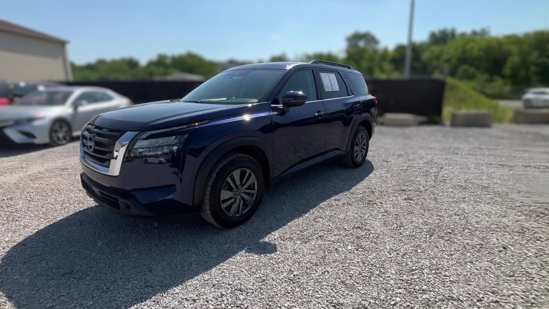 2025 Nissan Pathfinder vehicle photo