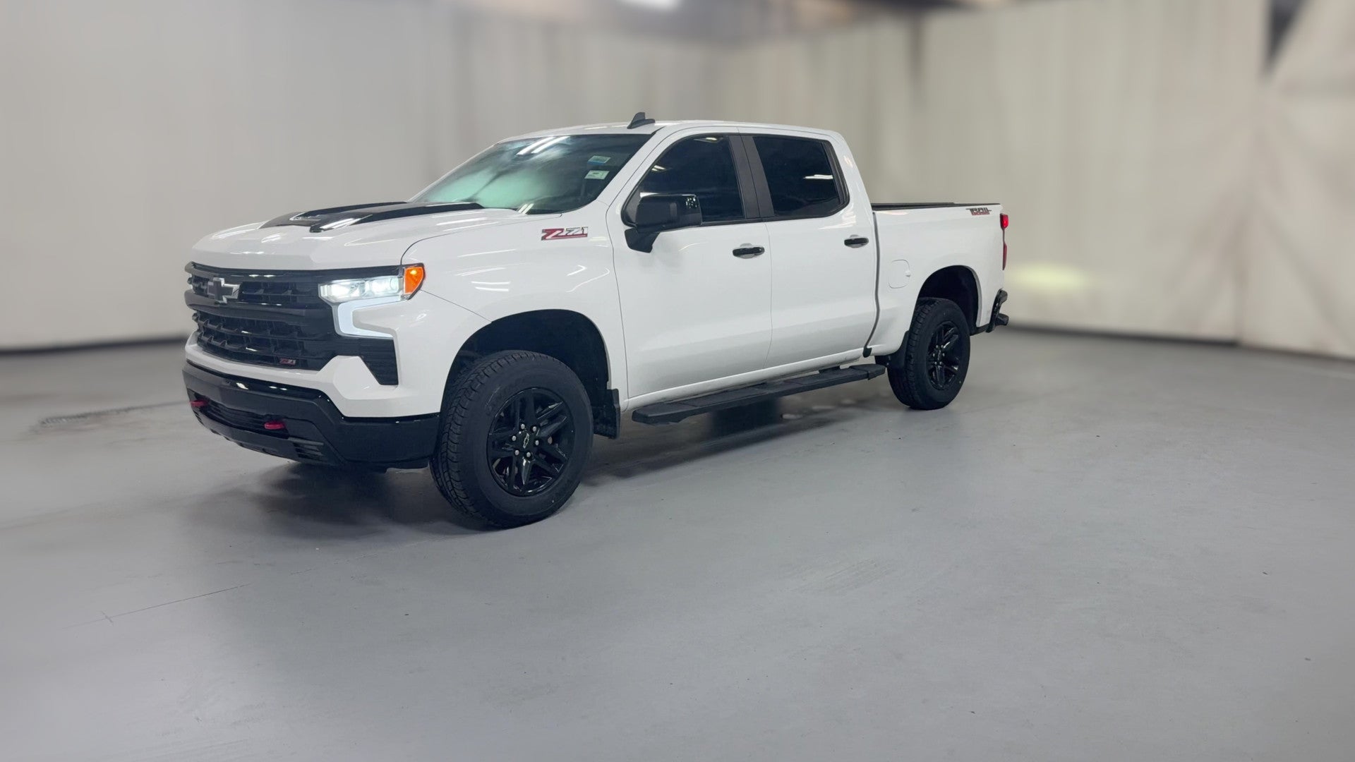 2023 Chevrolet Silverado 1500 Crew Cab vehicle photo