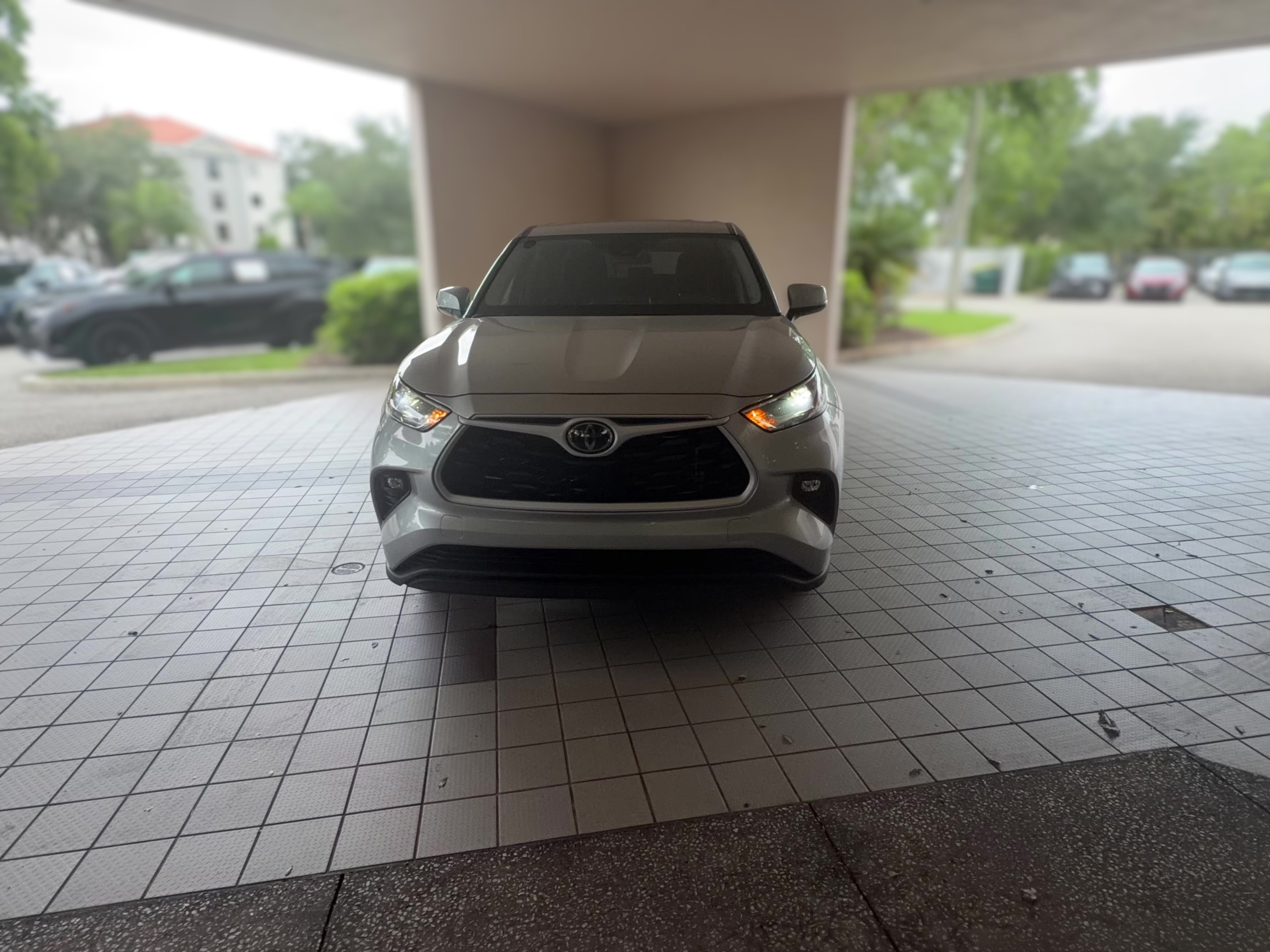 2025 Toyota Highlander LE - Photo 24