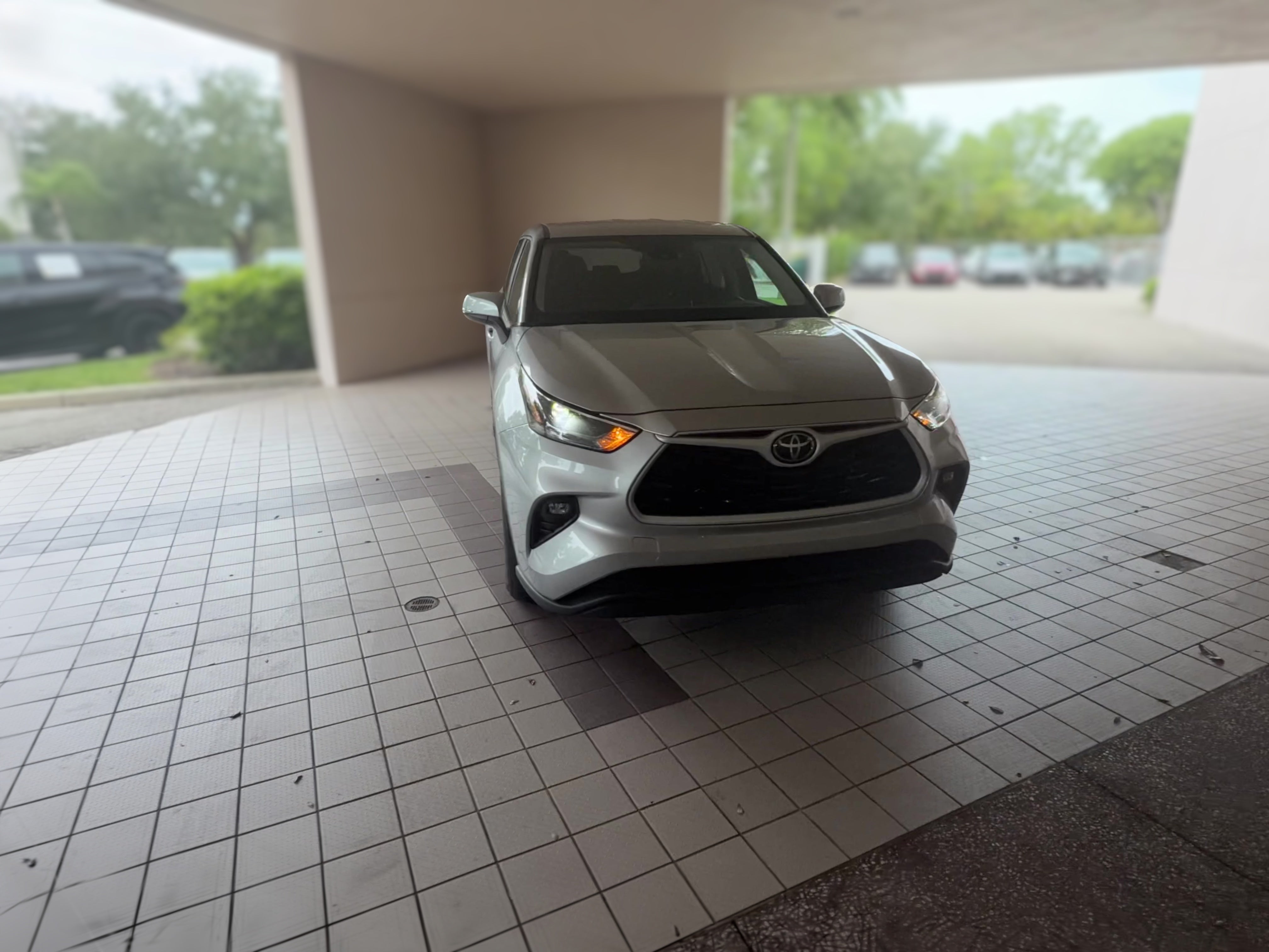 2025 Toyota Highlander LE - Photo 39