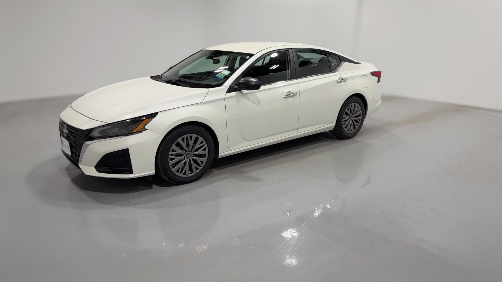 2025 Nissan Altima vehicle photo