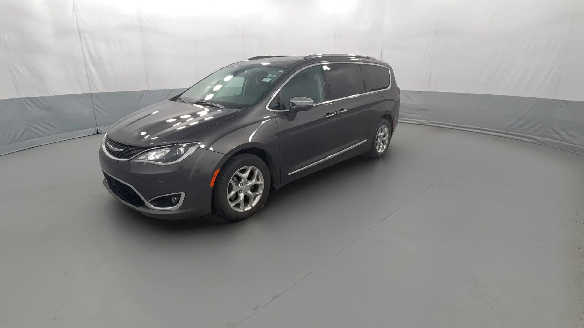 2017 Chrysler Pacifica vehicle photo