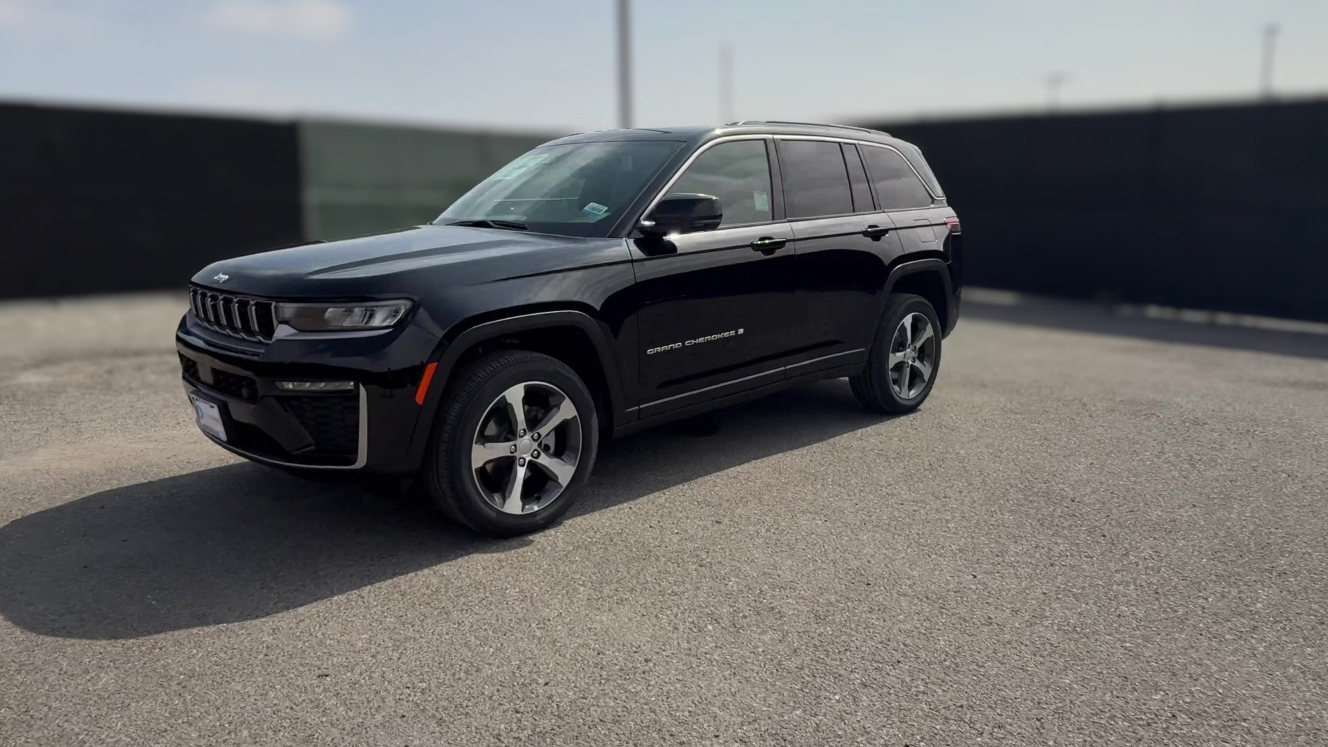2026 Jeep Grand Cherokee vehicle photo