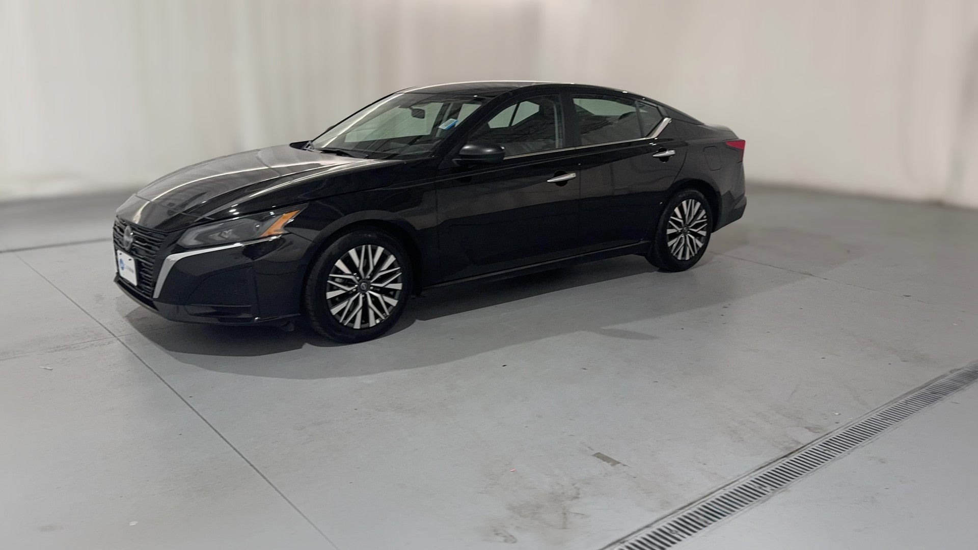 2025 Nissan Altima vehicle photo