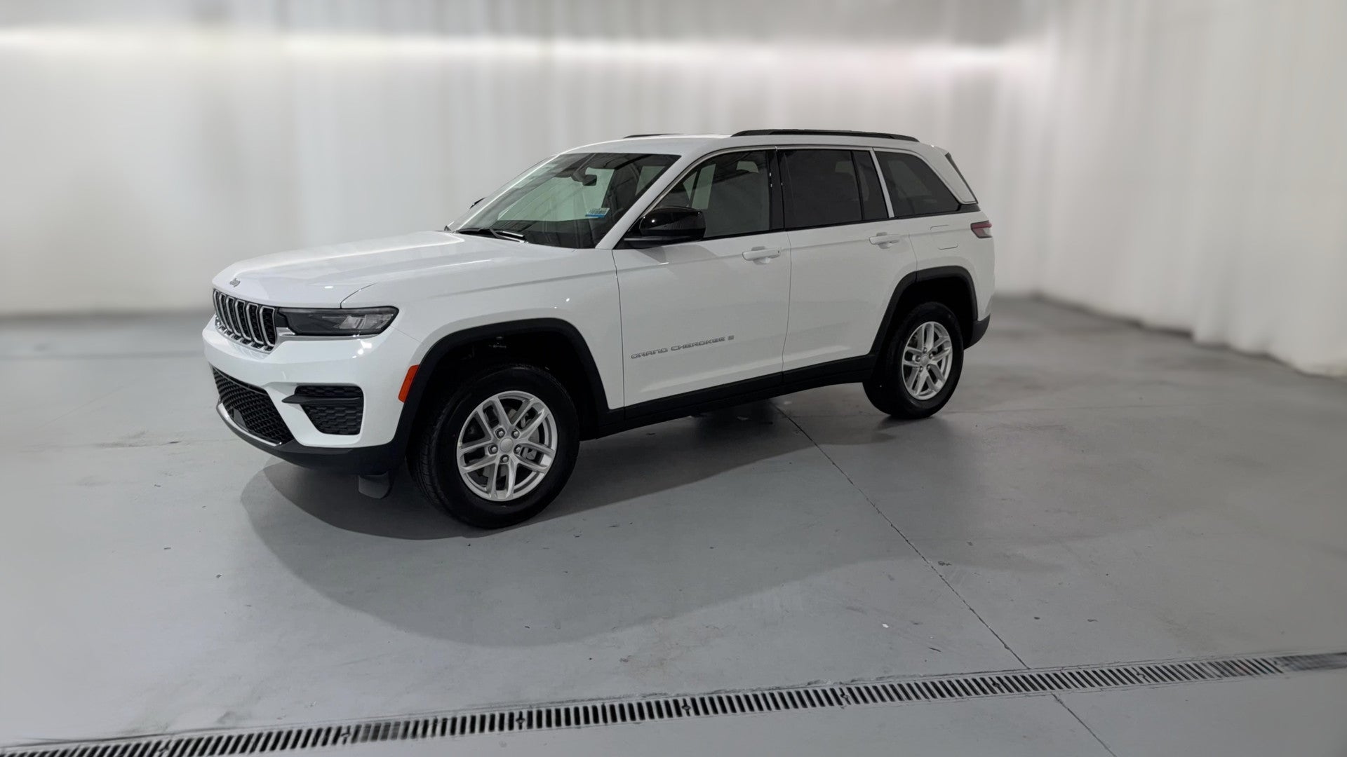 2026 Jeep Grand Cherokee vehicle photo