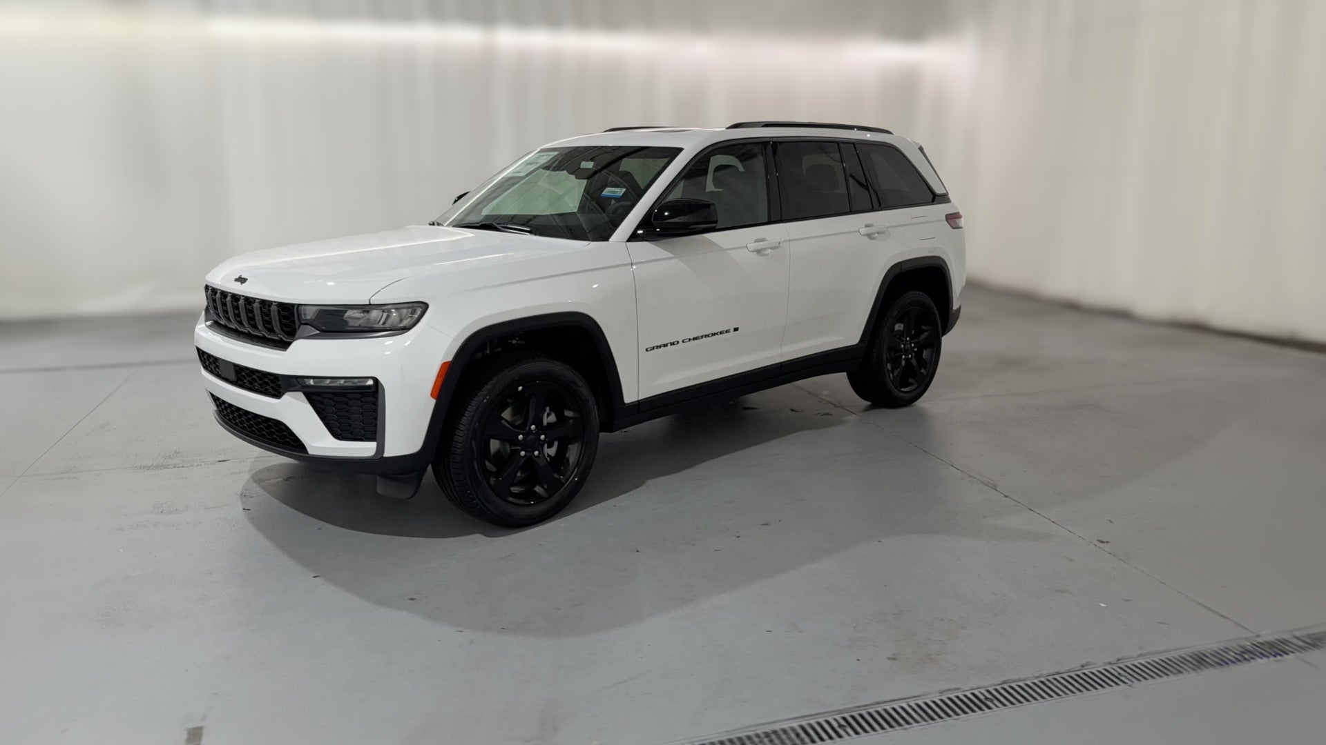 2026 Jeep Grand Cherokee vehicle photo