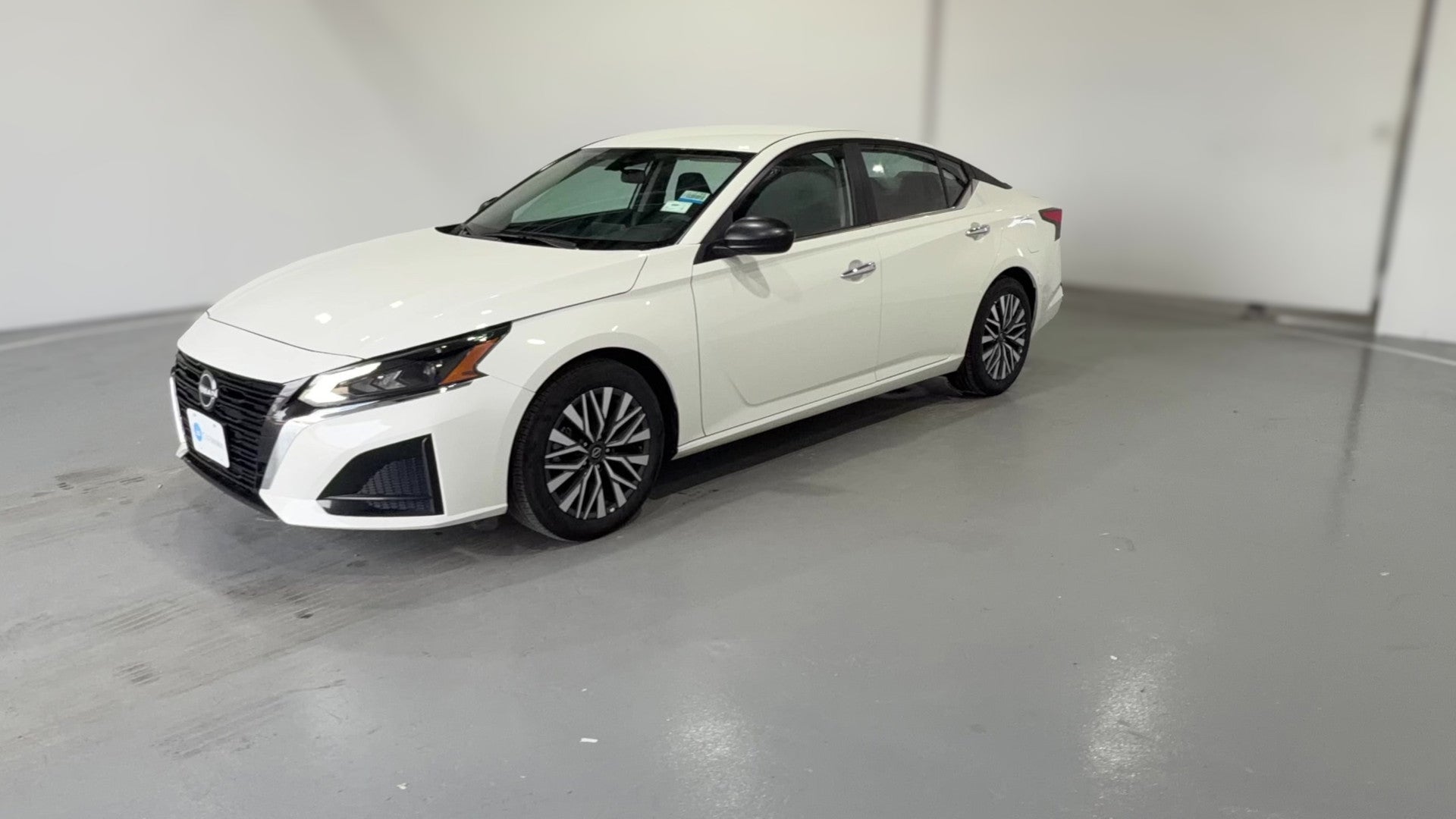2025 Nissan Altima vehicle photo