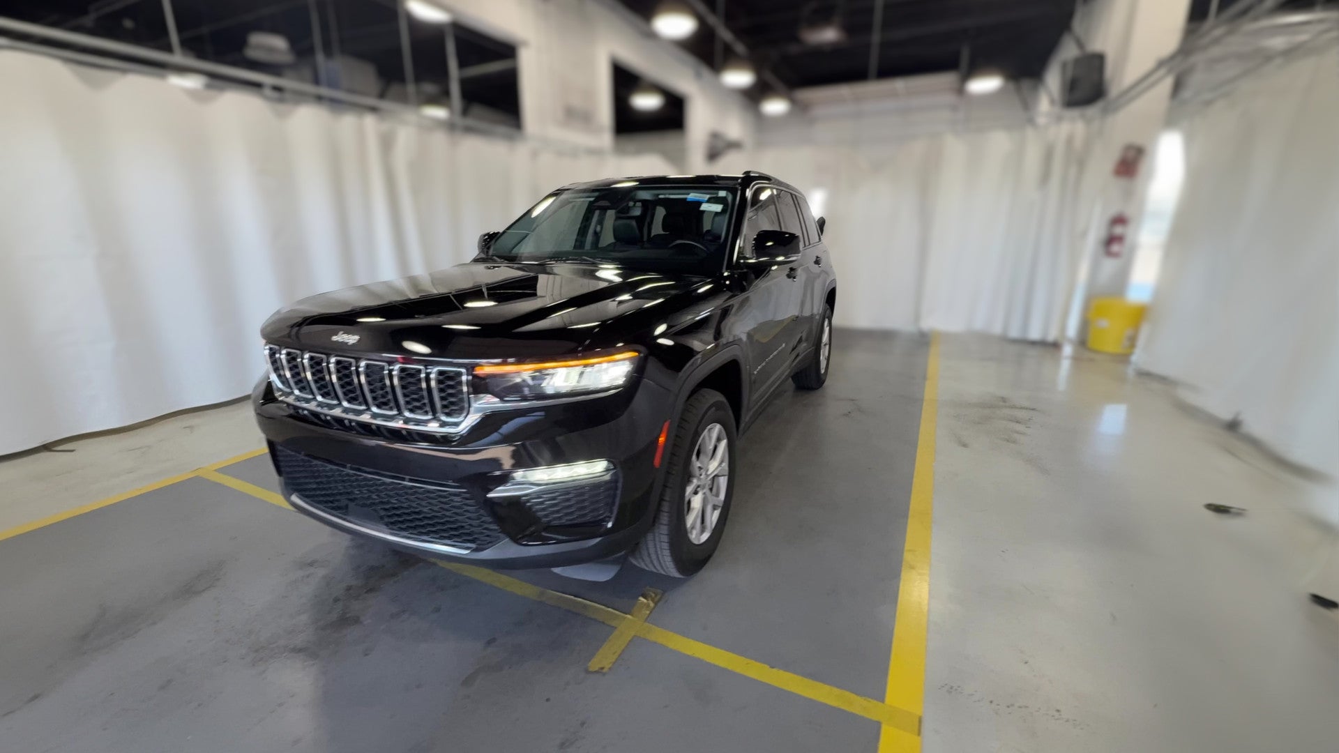 2022 Jeep Grand Cherokee vehicle photo