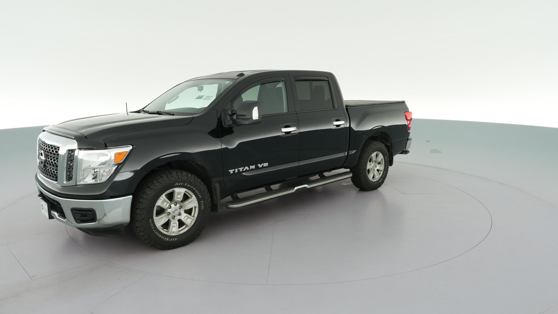 2018 Nissan Titan Crew Cab vehicle photo