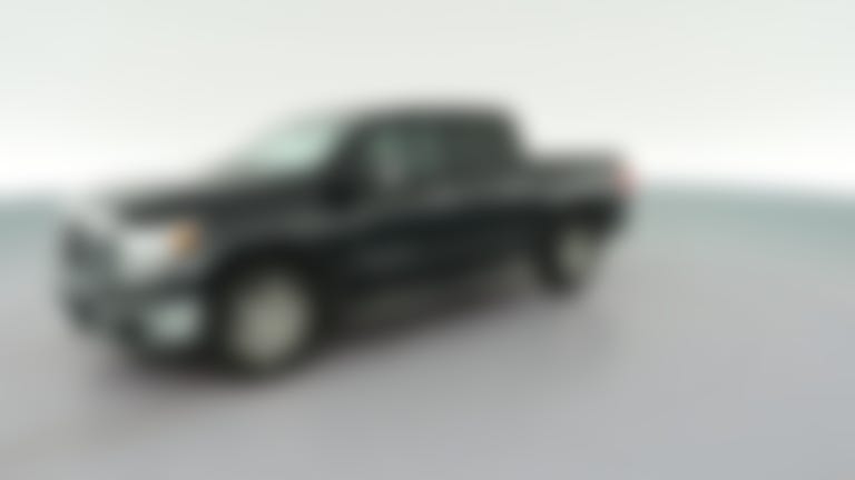 2018 Nissan Titan Crew Cab vehicle photo