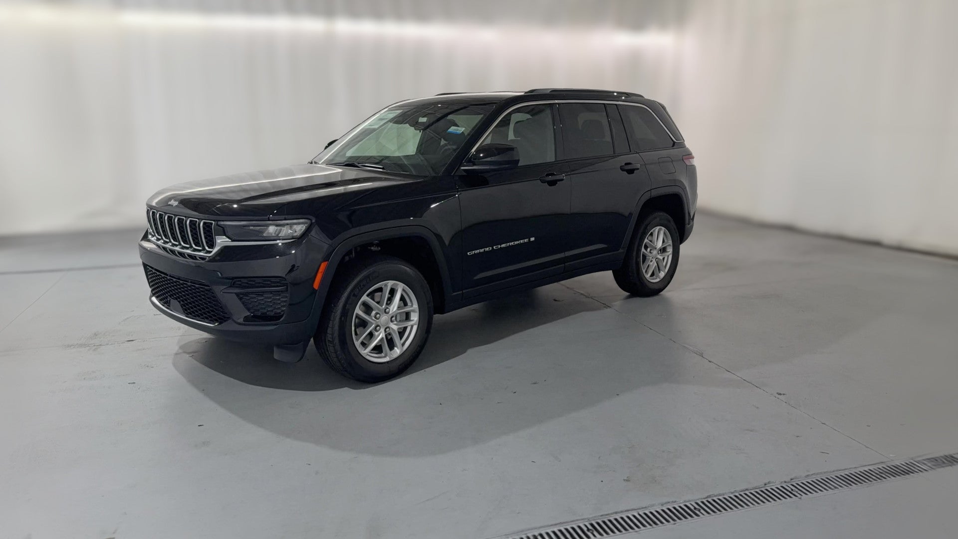 2026 Jeep Grand Cherokee vehicle photo
