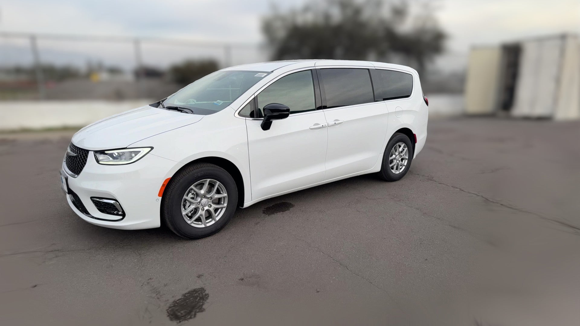 2026 Chrysler Pacifica vehicle photo