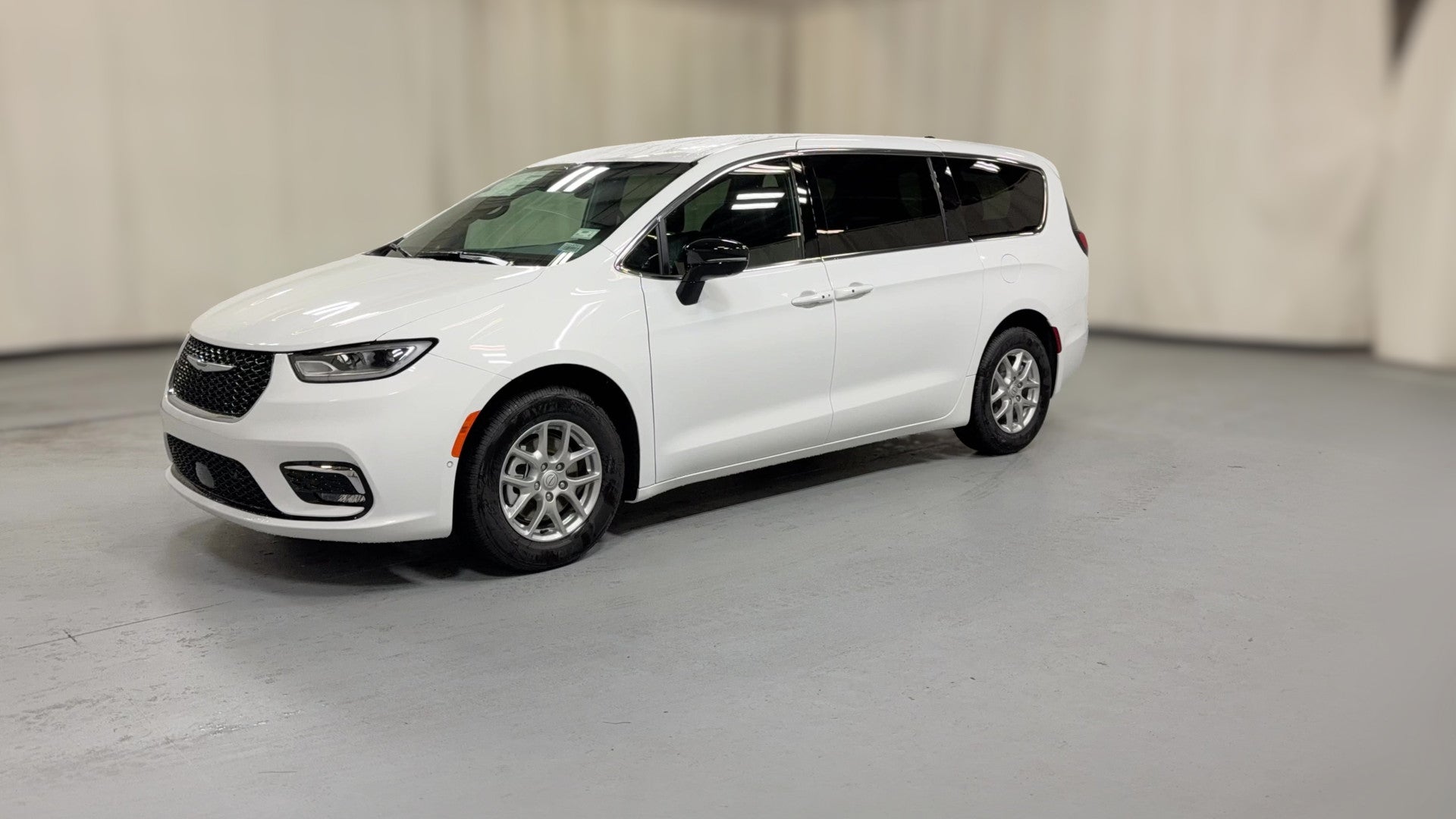2026 Chrysler Pacifica vehicle photo