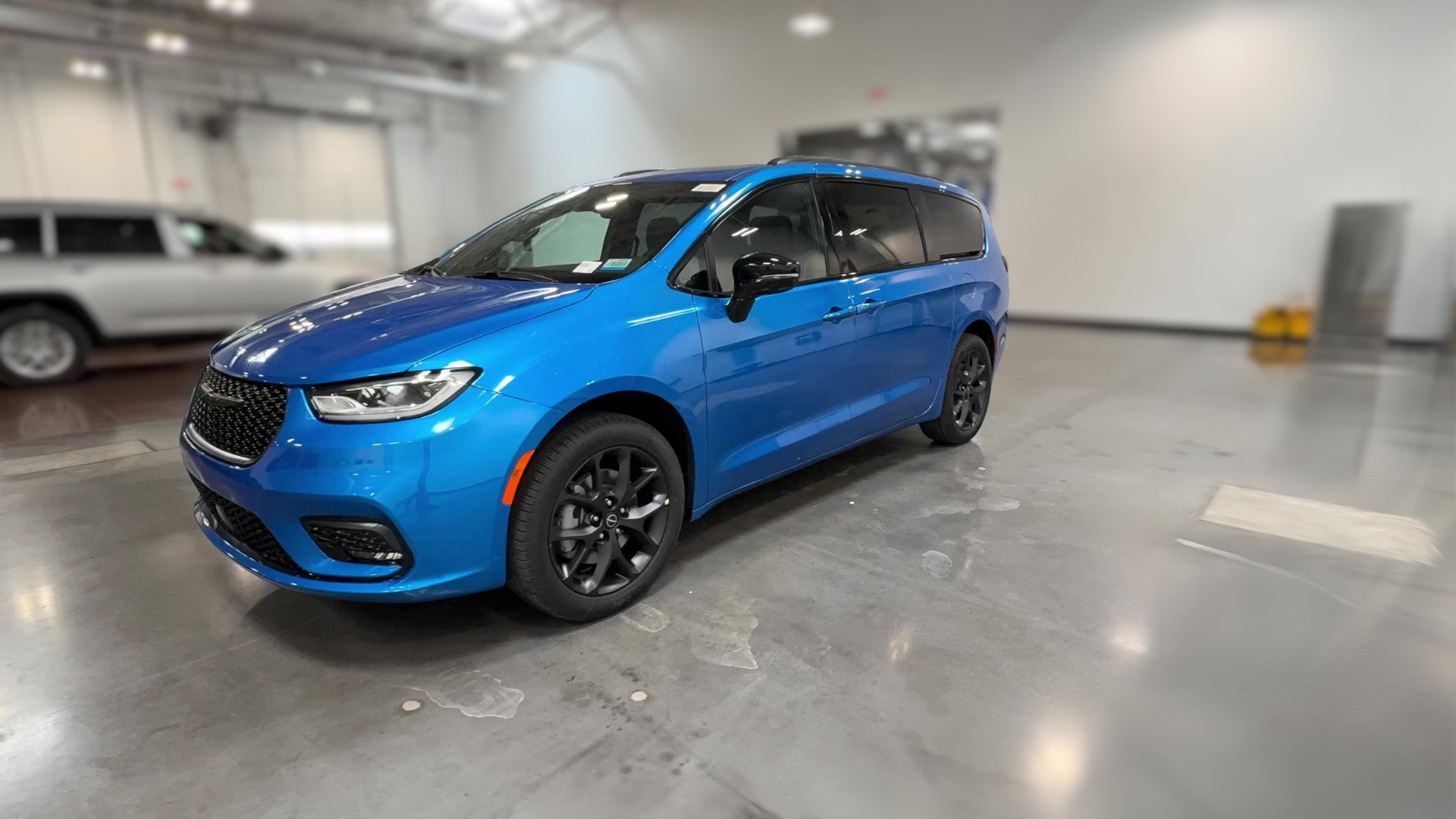 2026 Chrysler Pacifica vehicle photo