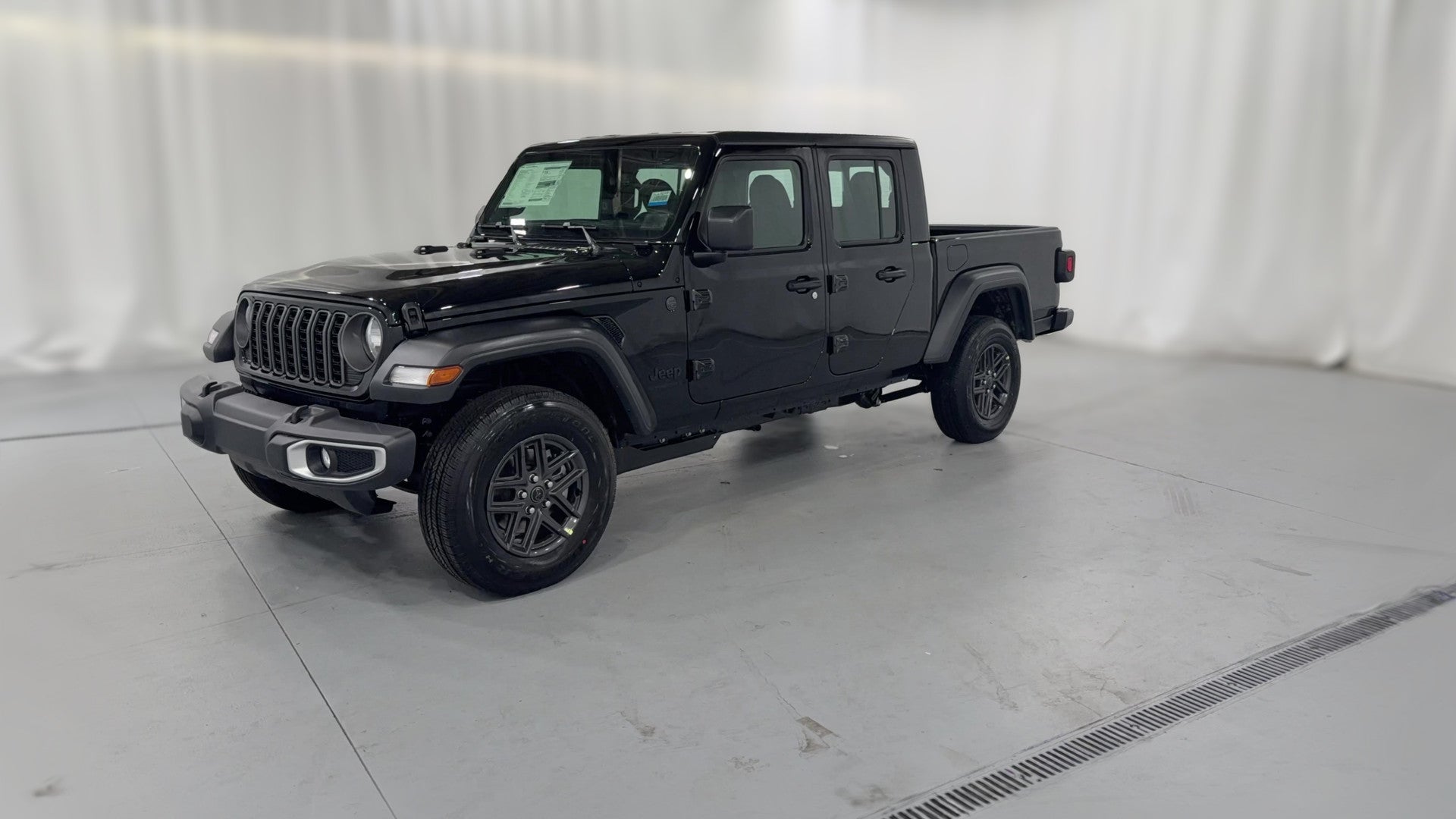 2026 Jeep Gladiator vehicle photo