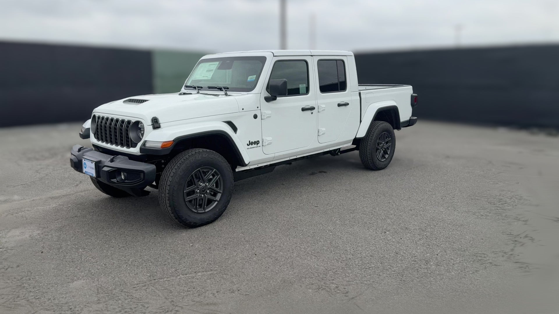 2026 Jeep Gladiator vehicle photo