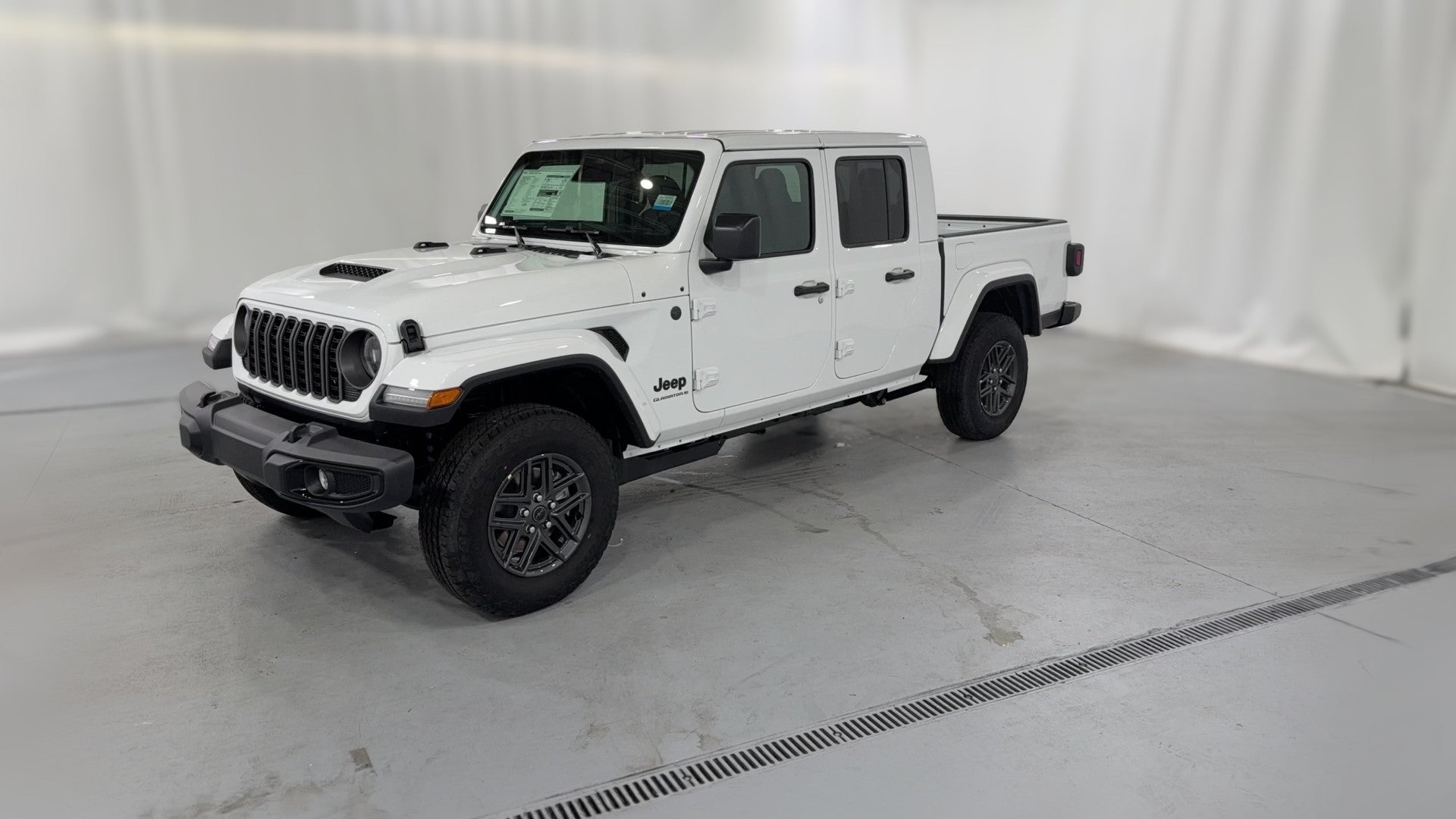 2026 Jeep Gladiator vehicle photo