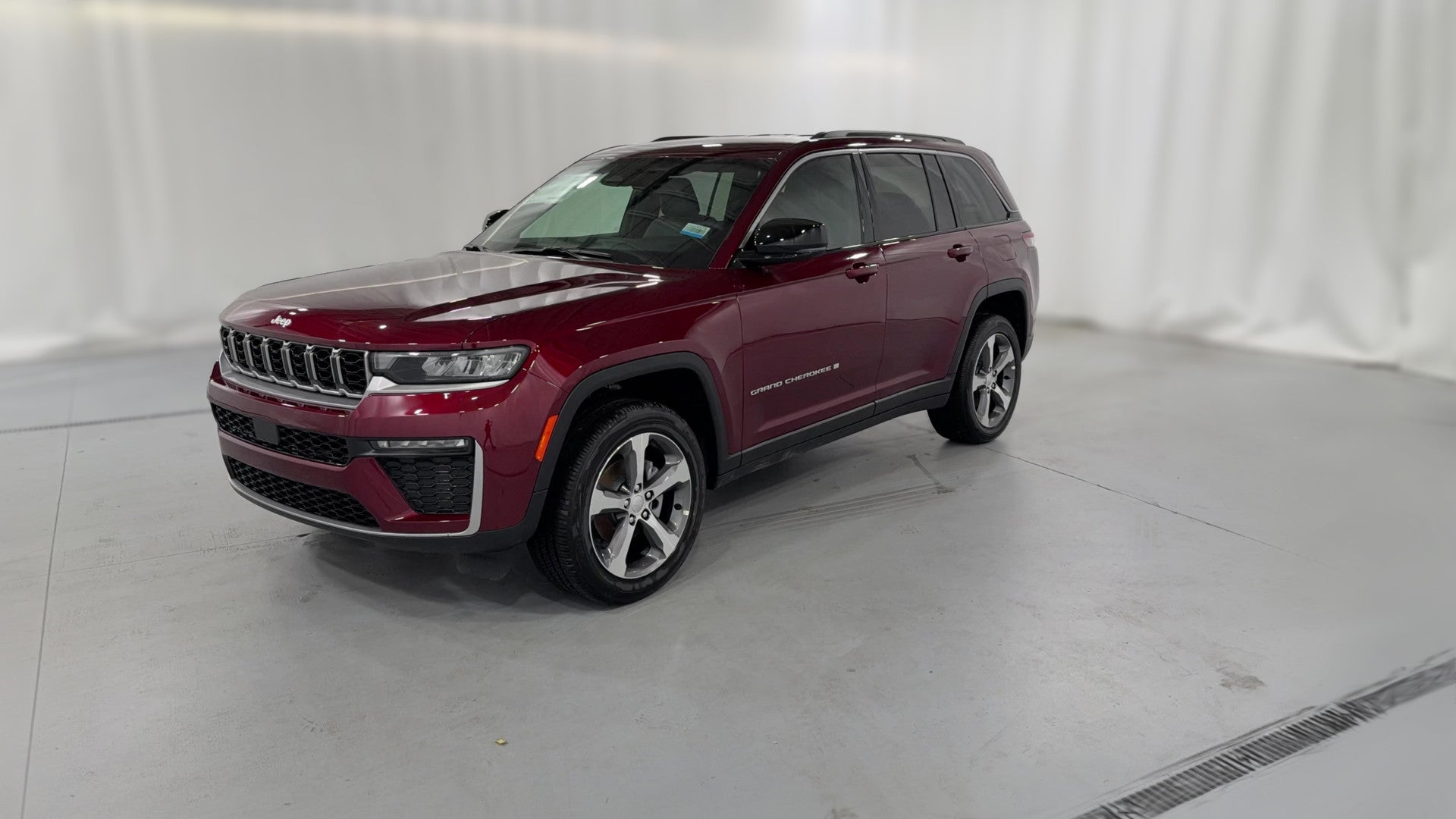 2026 Jeep Grand Cherokee vehicle photo