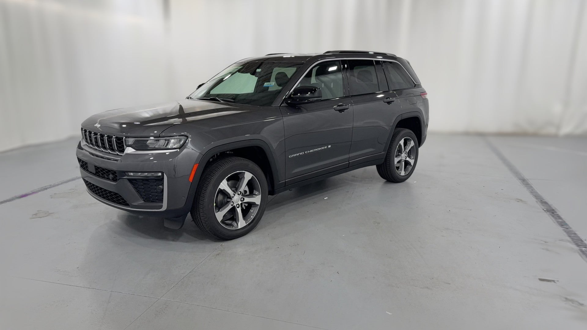 2026 Jeep Grand Cherokee vehicle photo
