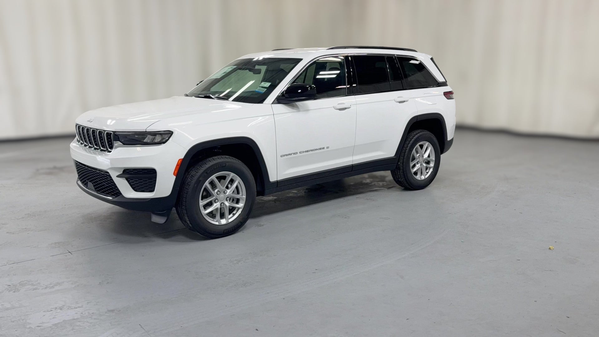 2026 Jeep Grand Cherokee vehicle photo