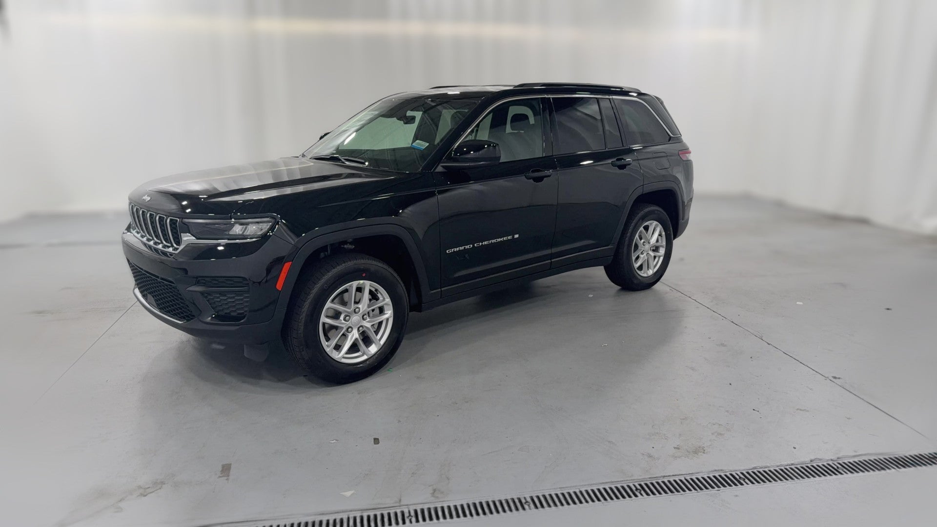 2026 Jeep Grand Cherokee vehicle photo