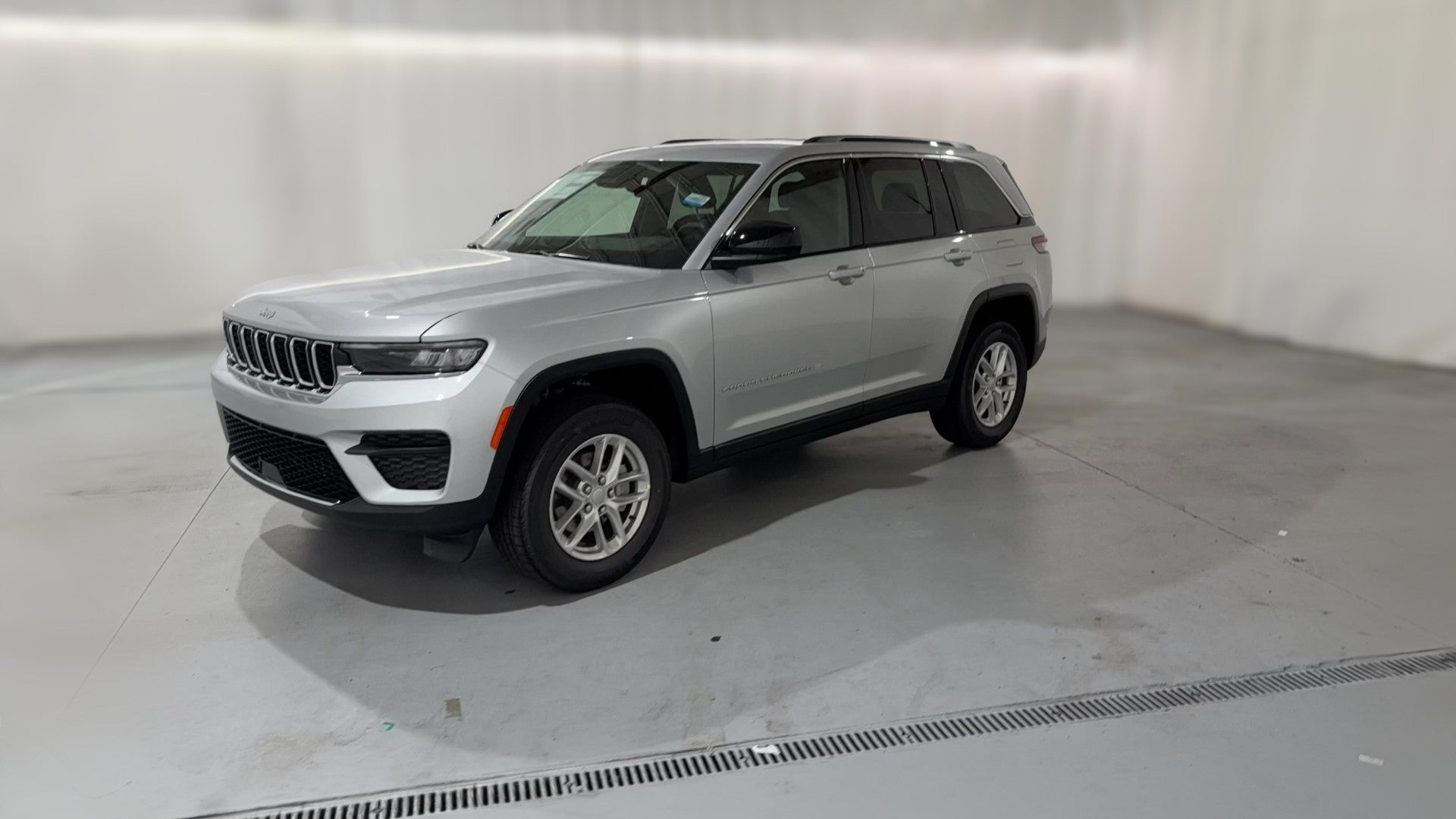2026 Jeep Grand Cherokee vehicle photo