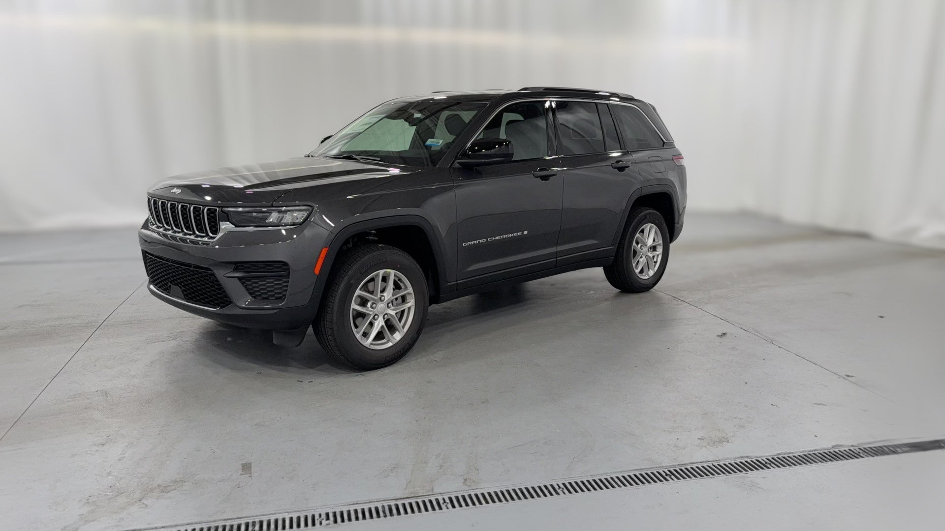 2026 Jeep Grand Cherokee vehicle photo