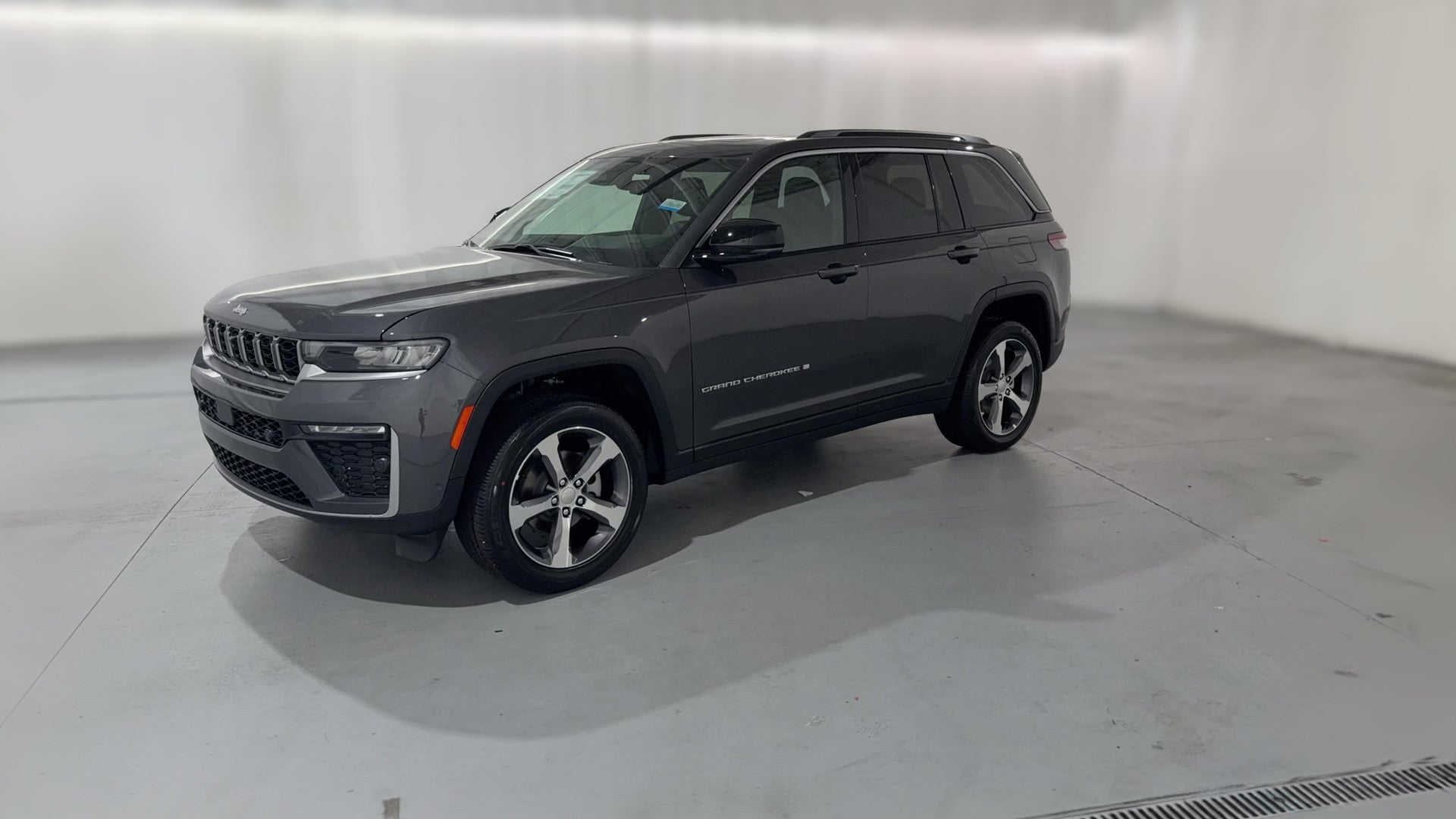 2026 Jeep Grand Cherokee vehicle photo