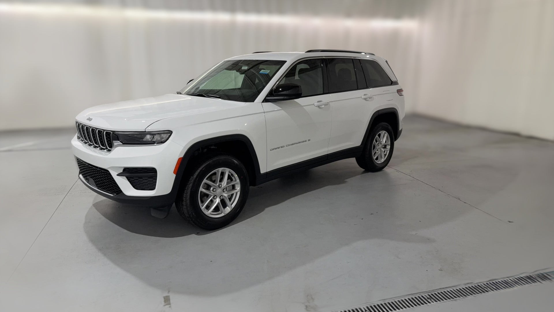 2026 Jeep Grand Cherokee vehicle photo