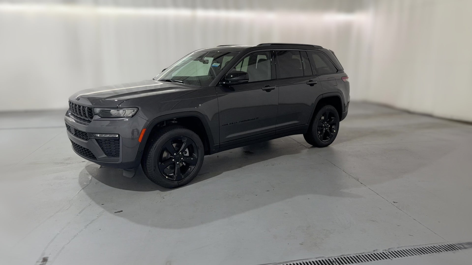 2026 Jeep Grand Cherokee vehicle photo