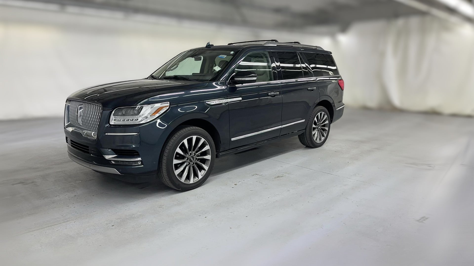 2021 Lincoln Navigator vehicle photo