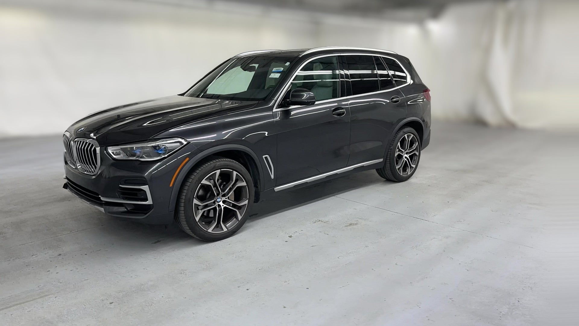 2023 BMW X5 vehicle photo