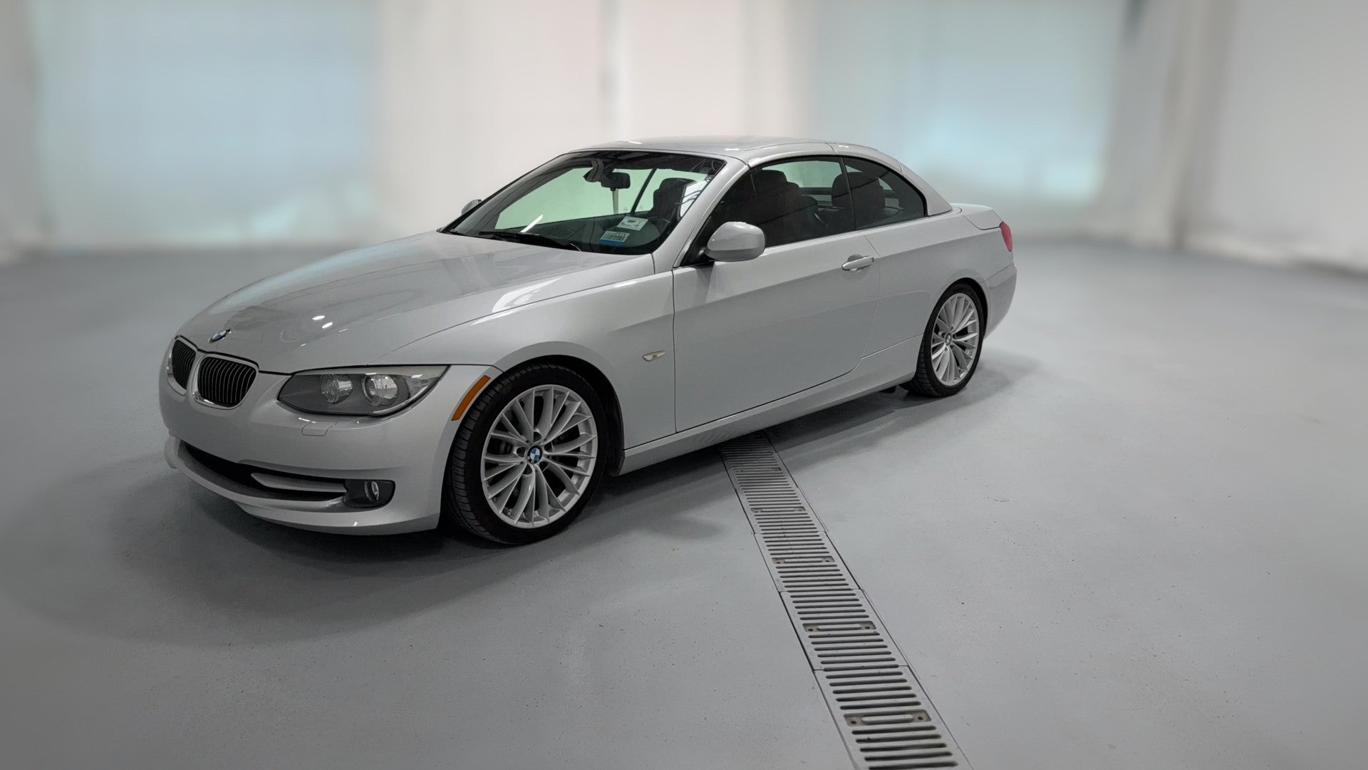 2011 BMW 3 Series vehicle photo