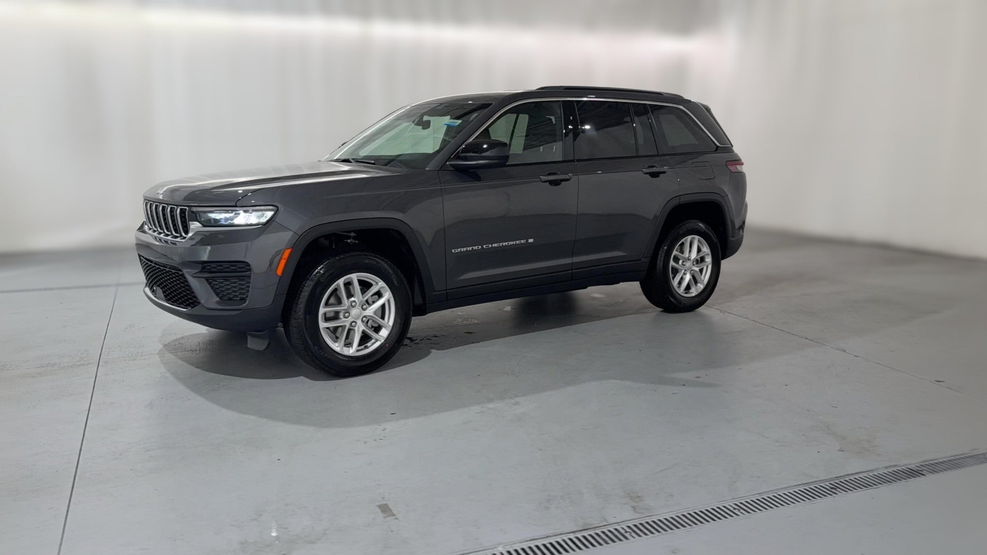 2026 Jeep Grand Cherokee vehicle photo