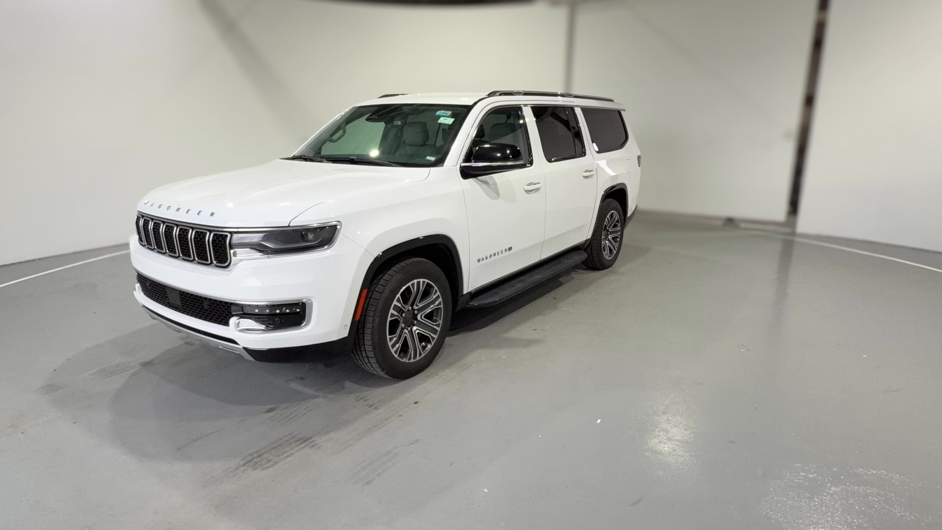 2023 Jeep Wagoneer L vehicle photo