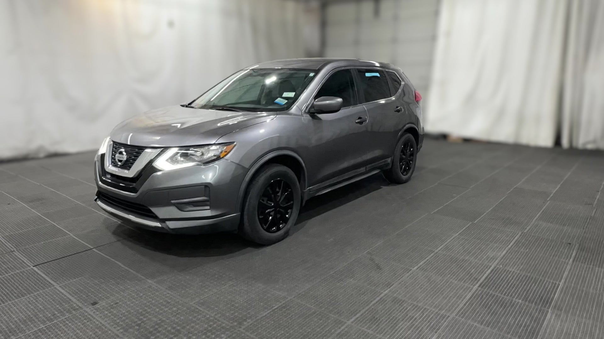 2017 Nissan Rogue vehicle photo
