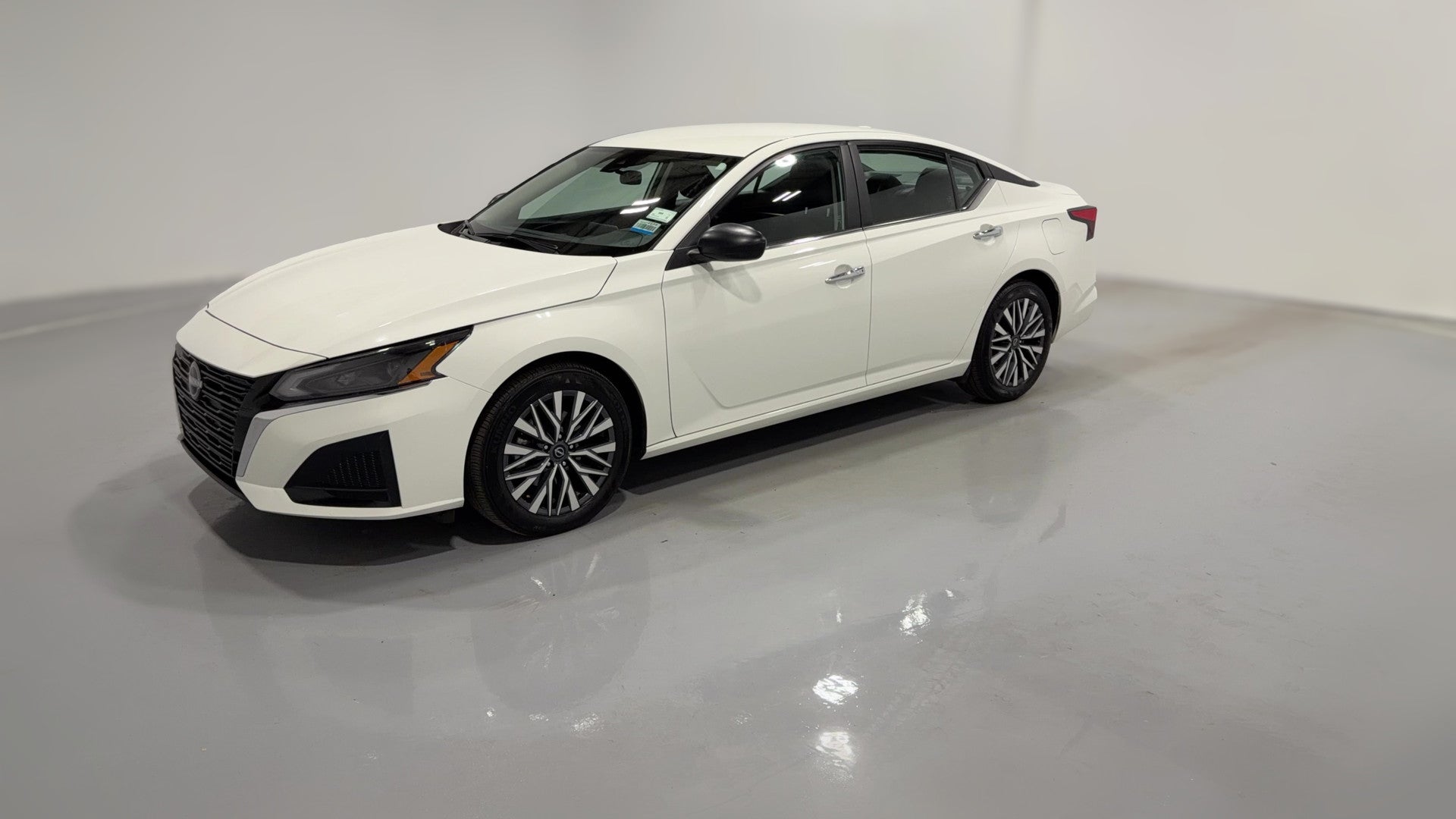 2025 Nissan Altima vehicle photo