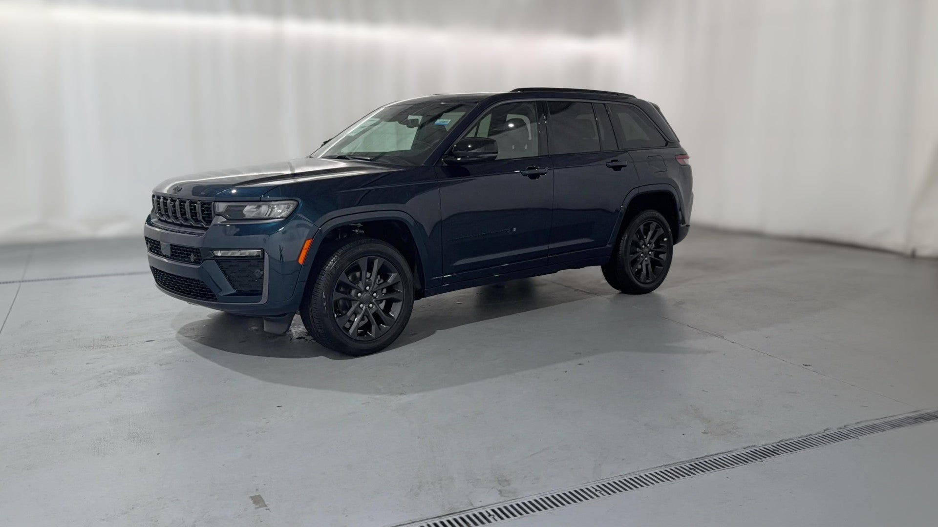 2026 Jeep Grand Cherokee vehicle photo