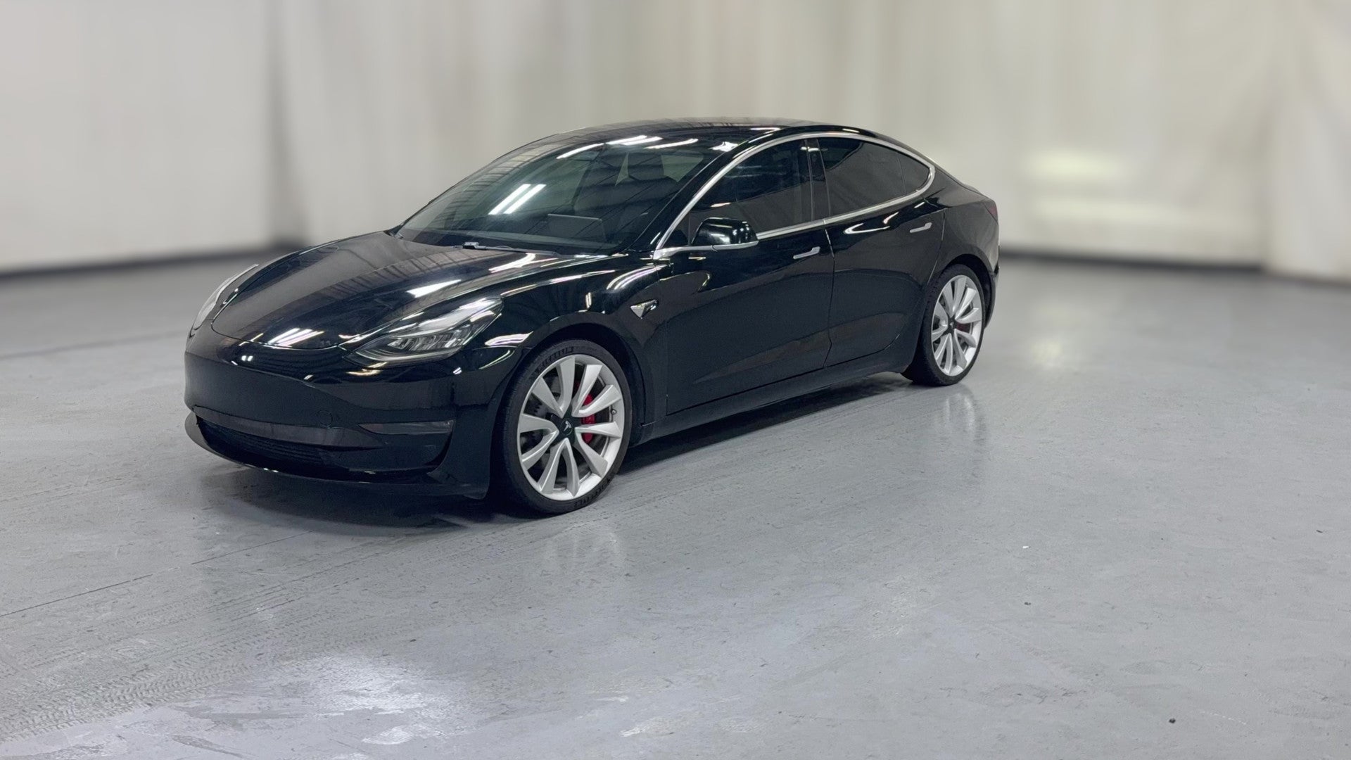 2019 Tesla Model 3 vehicle photo