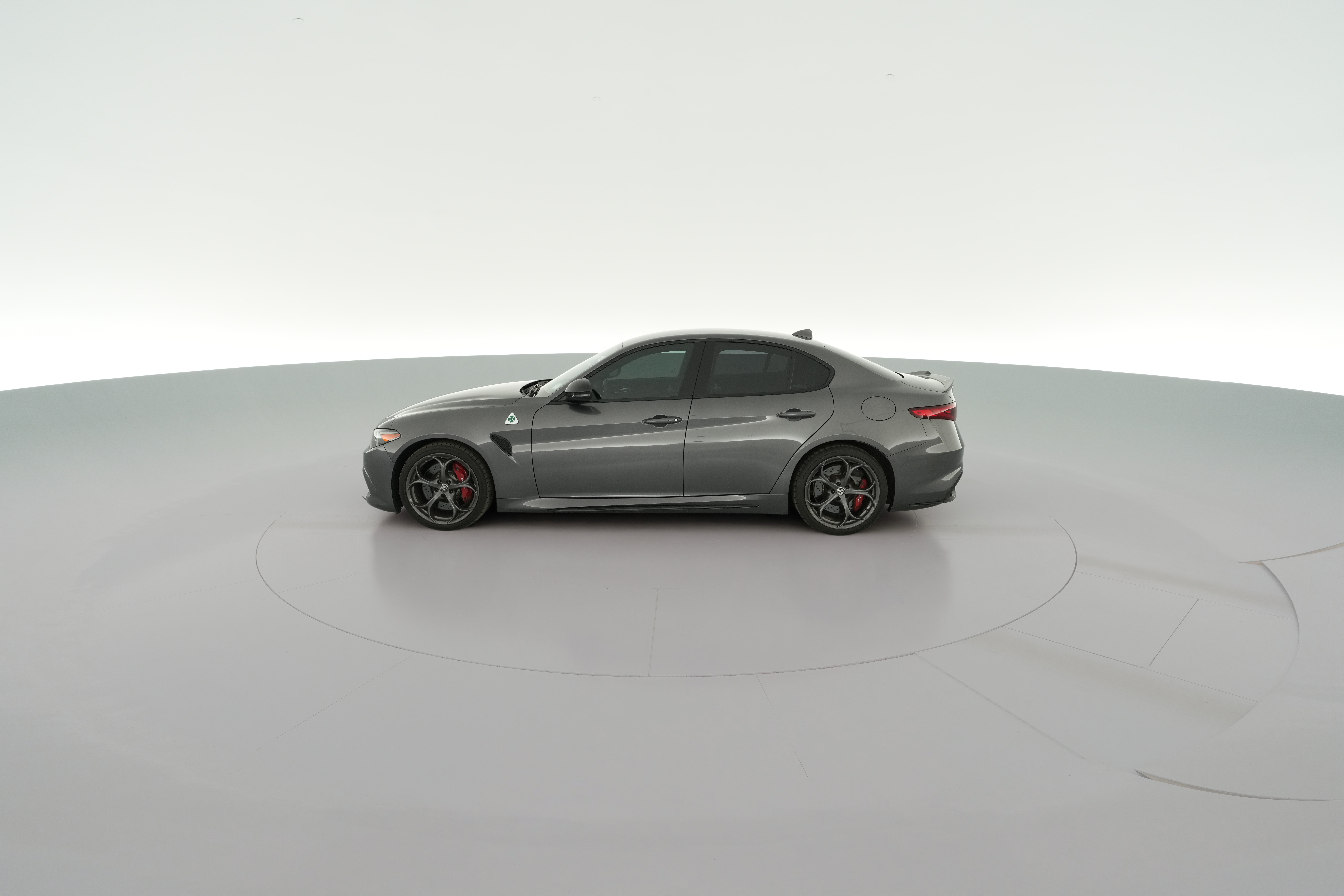 2022 Alfa Romeo Giulia Quadrifoglio - Photo 30