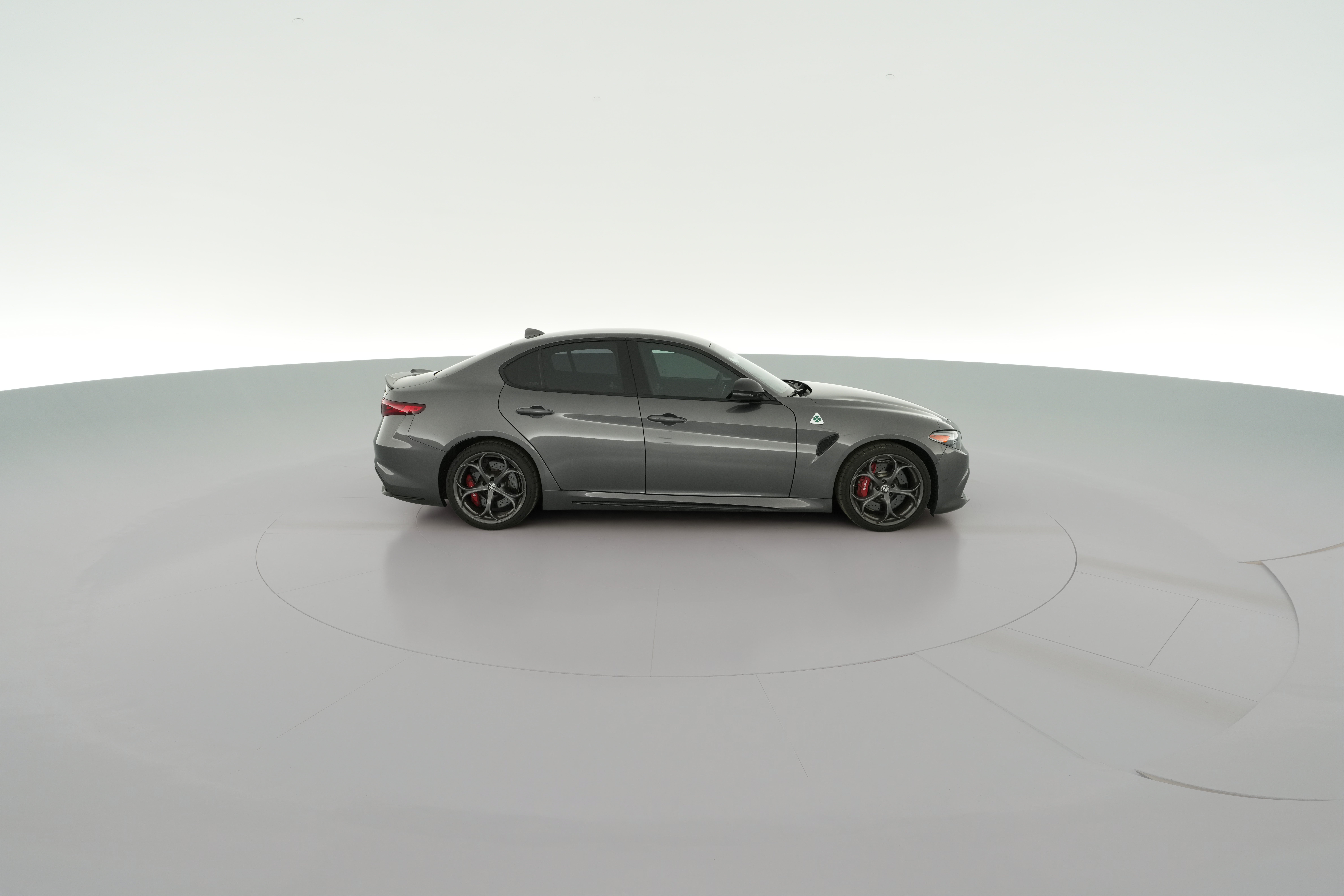 2022 Alfa Romeo Giulia Quadrifoglio - Photo 38