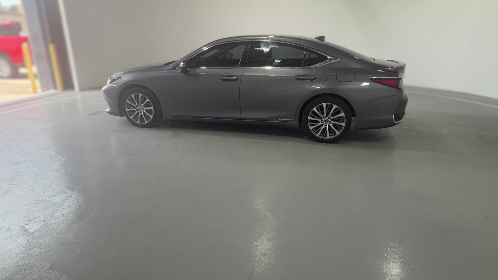 2019 Lexus ES vehicle photo