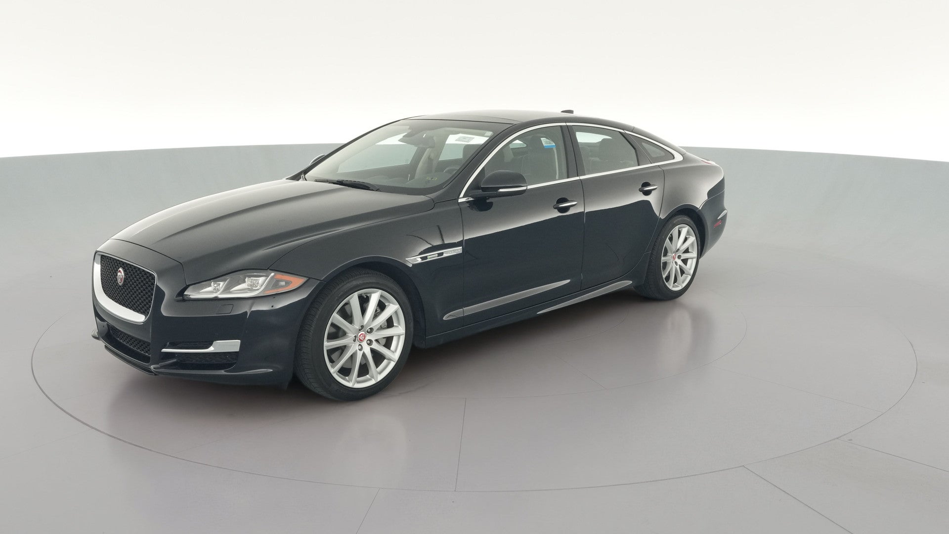 2017 Jaguar XJ vehicle photo