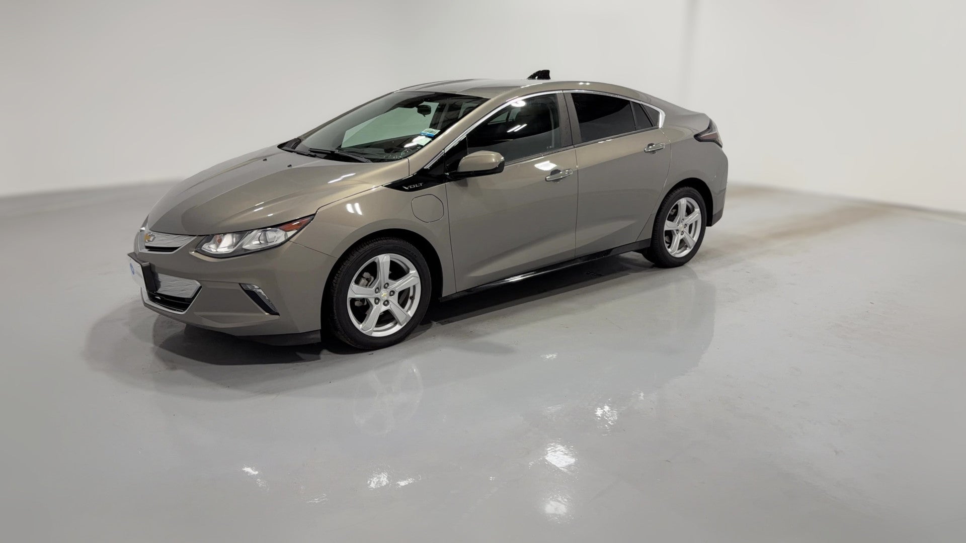 2017 Chevrolet Volt vehicle photo