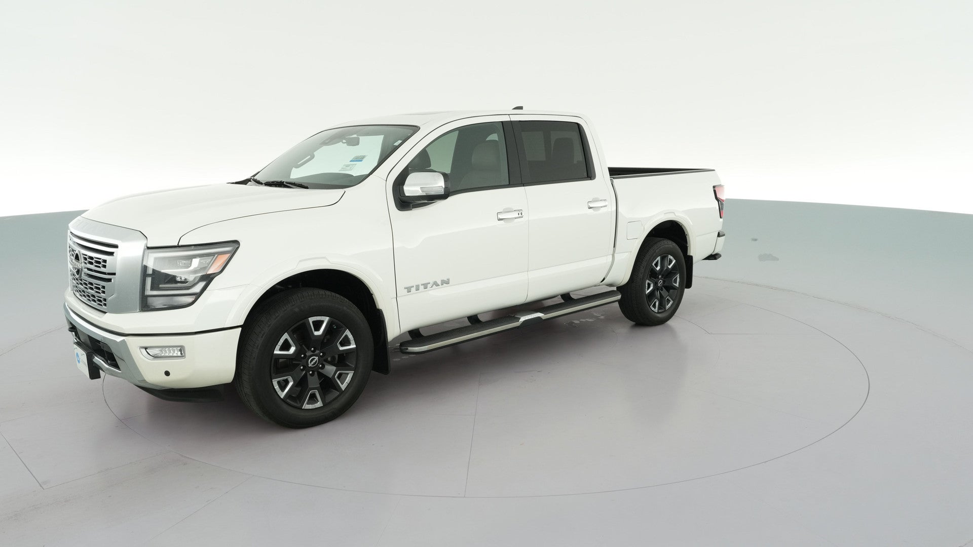 2023 Nissan Titan Crew Cab vehicle photo