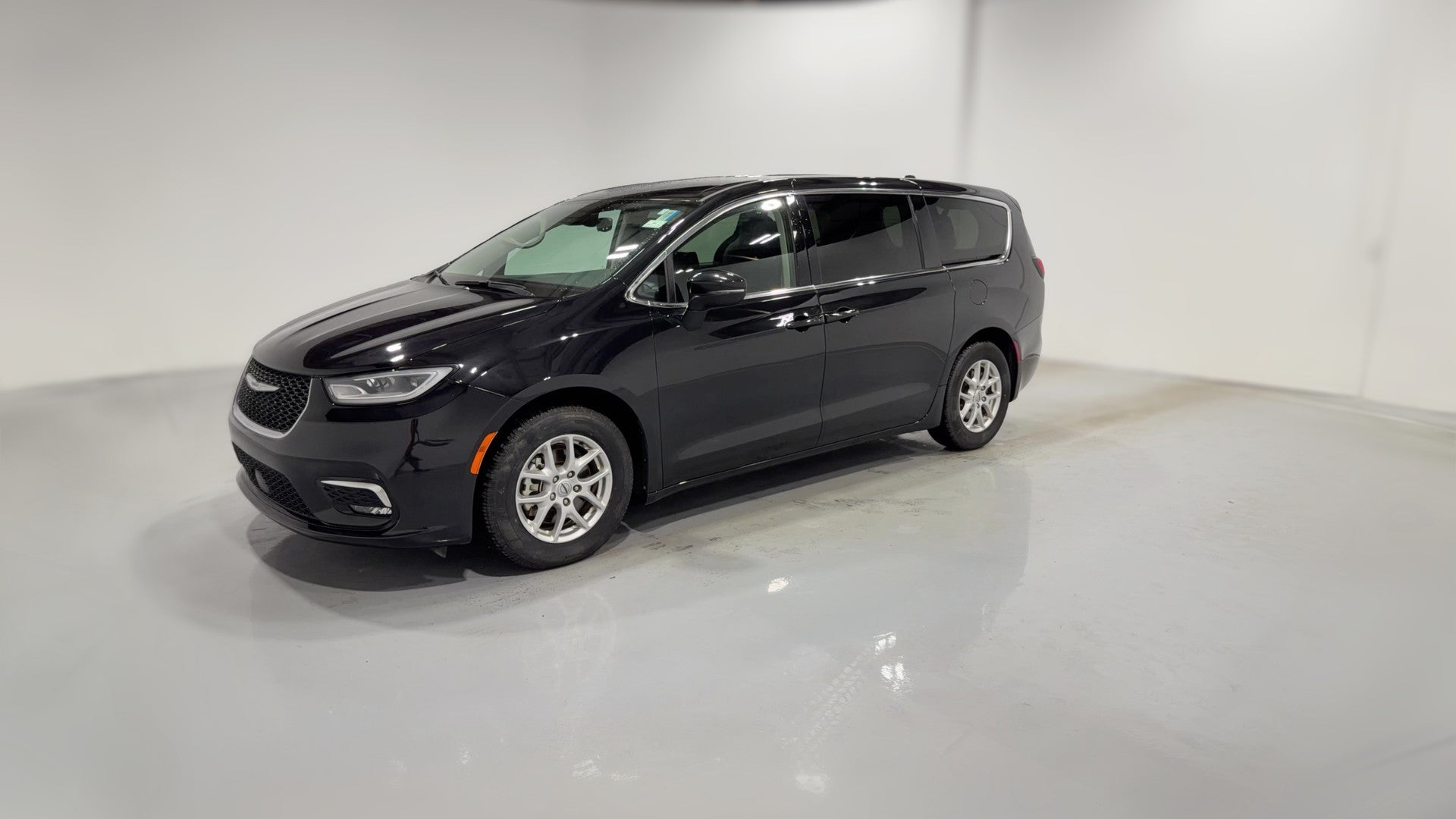 2023 Chrysler Pacifica vehicle photo