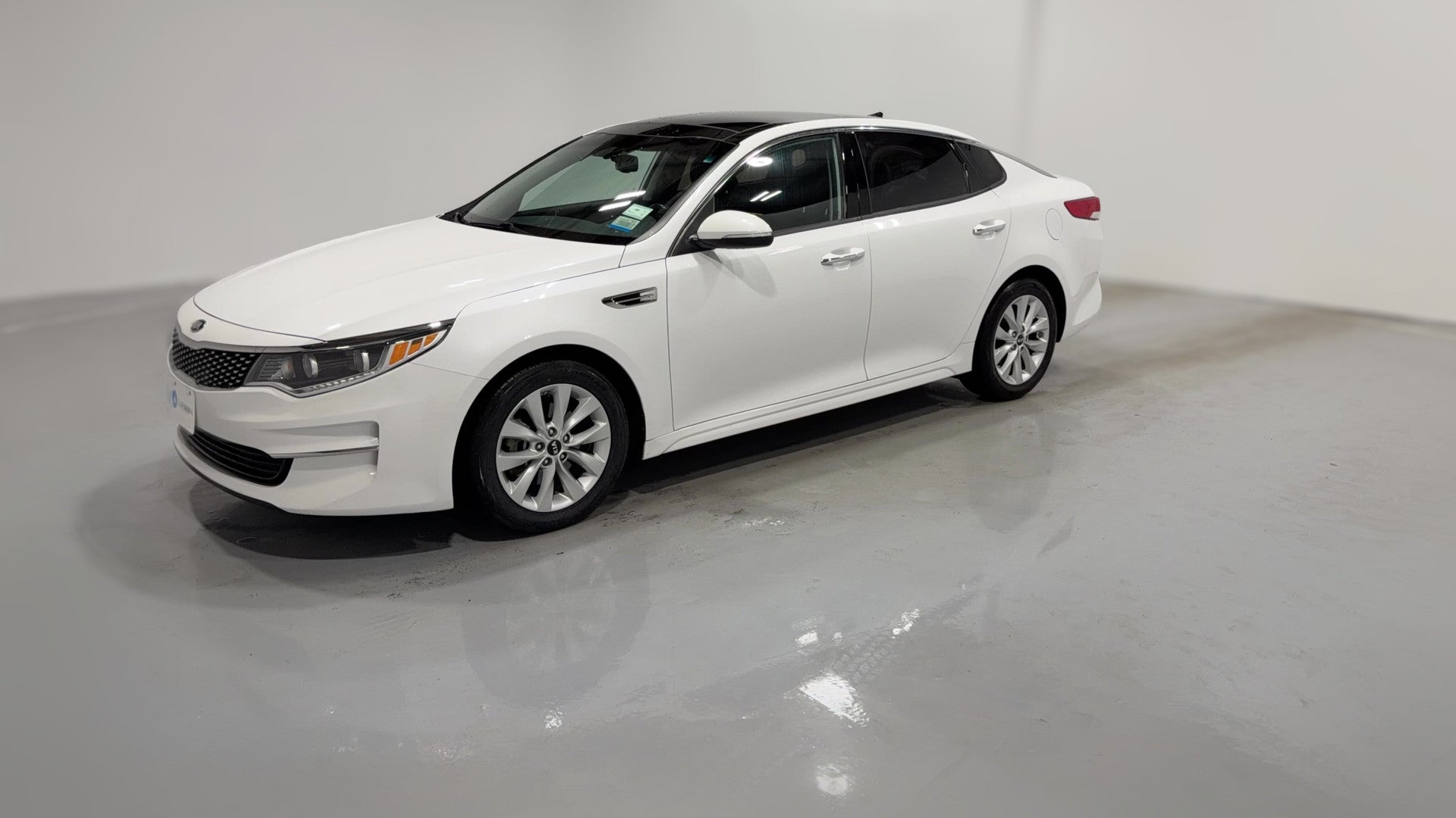 2017 Kia Optima vehicle photo