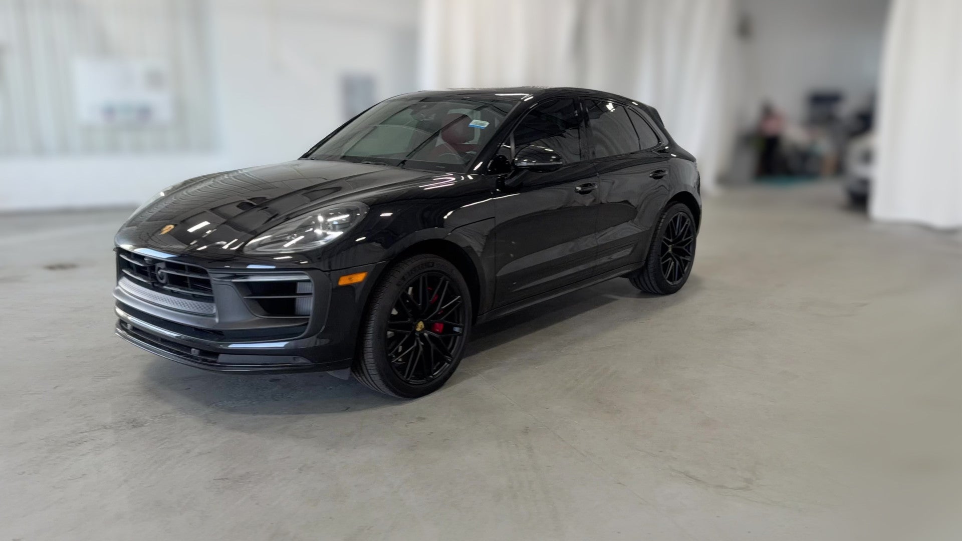 2025 Porsche Macan vehicle photo
