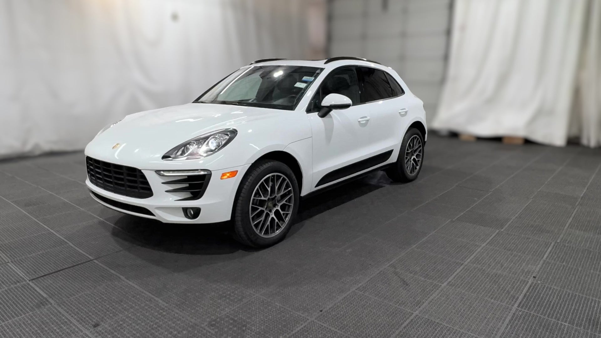 2015 Porsche Macan vehicle photo