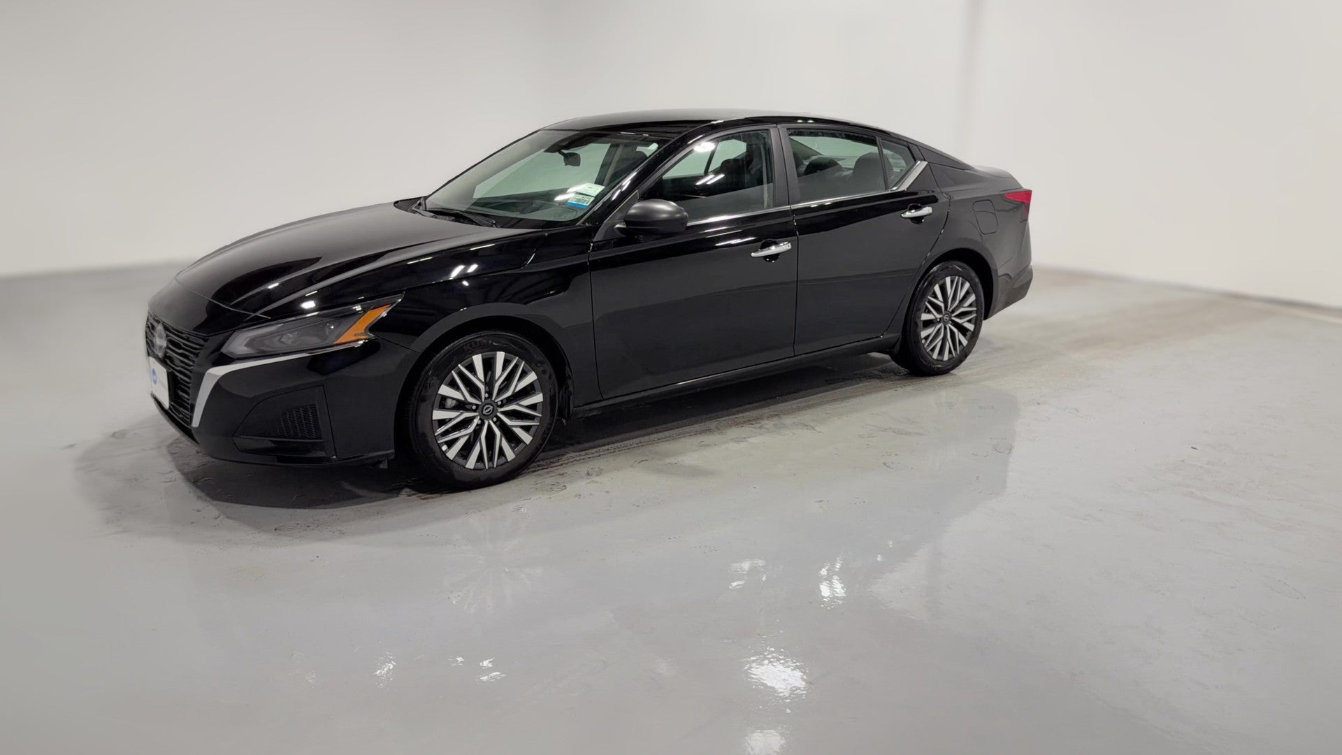 2025 Nissan Altima vehicle photo